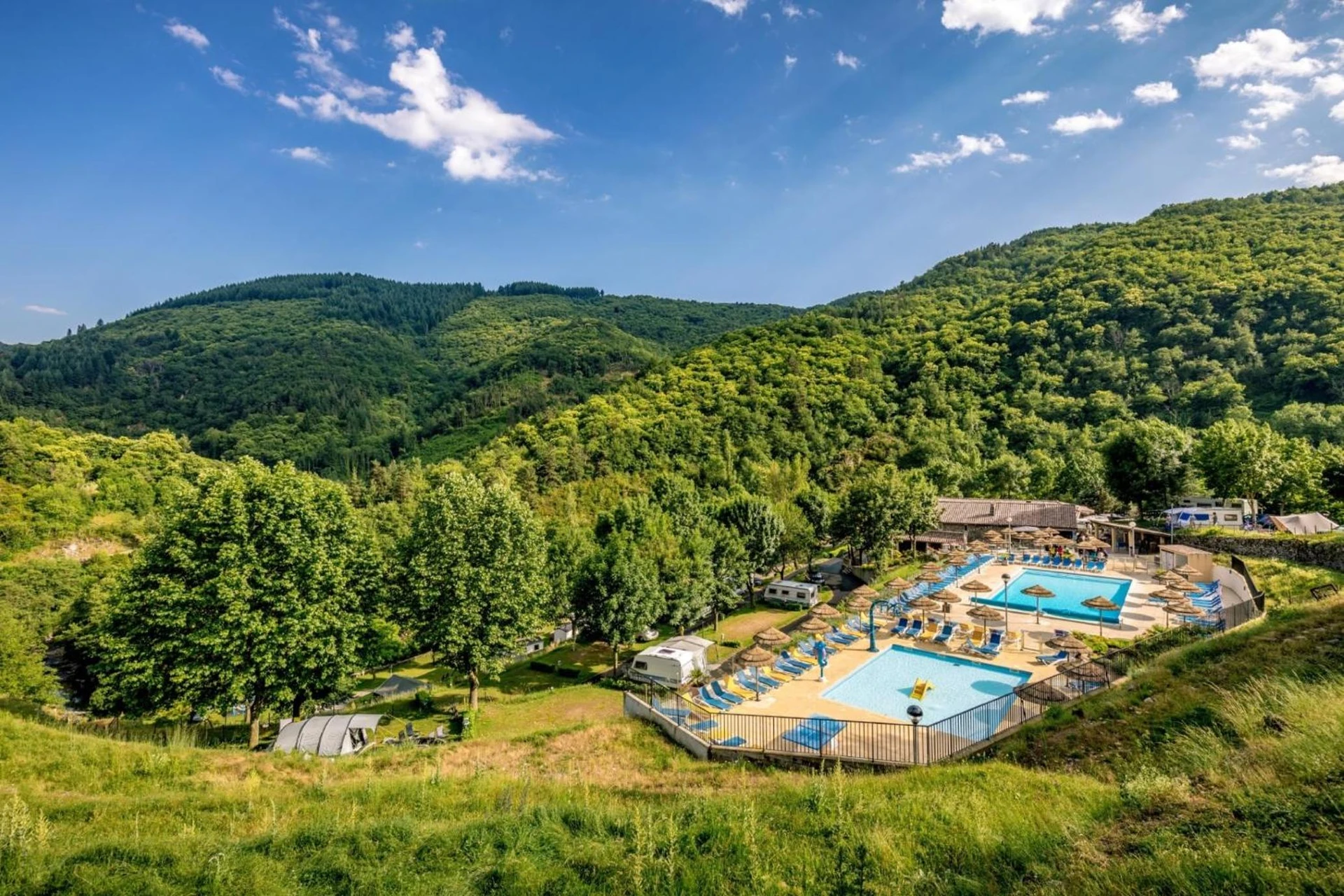 Salle de séminaire à Safaritent Glamping L'Ardechois - Organiser un événement professionnel à Gluiras