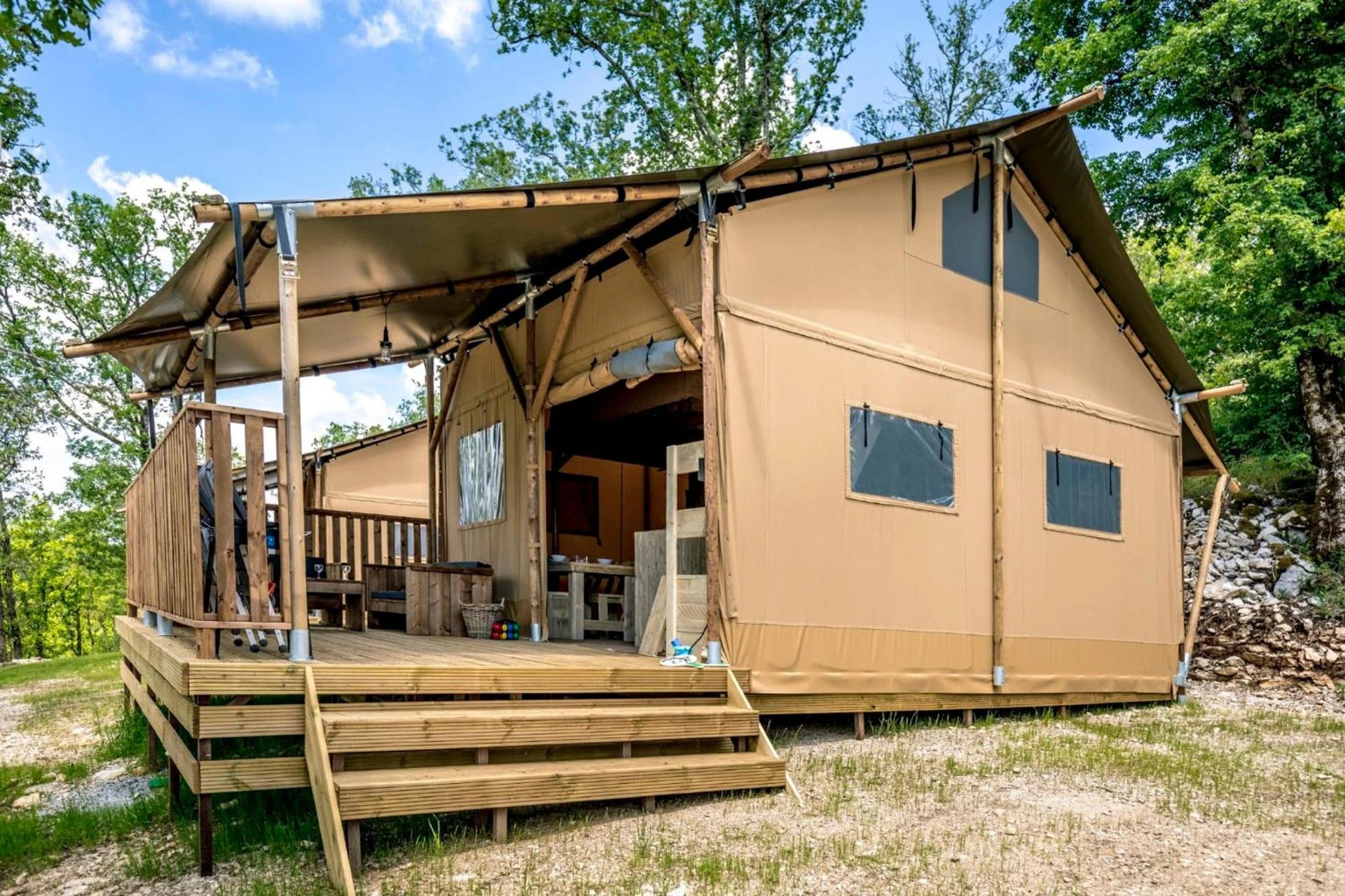 Ambiance de travail pour séminaire d'entreprise à Safaritent Glamping L'Ardechois - Gluiras