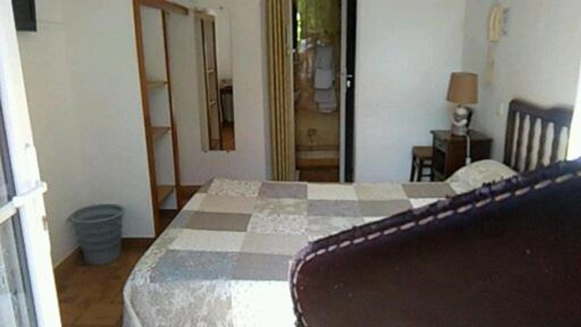 Magnifique chambre pour un séminaire d'entreprise à Logis L'Auberge Basque - Ozon