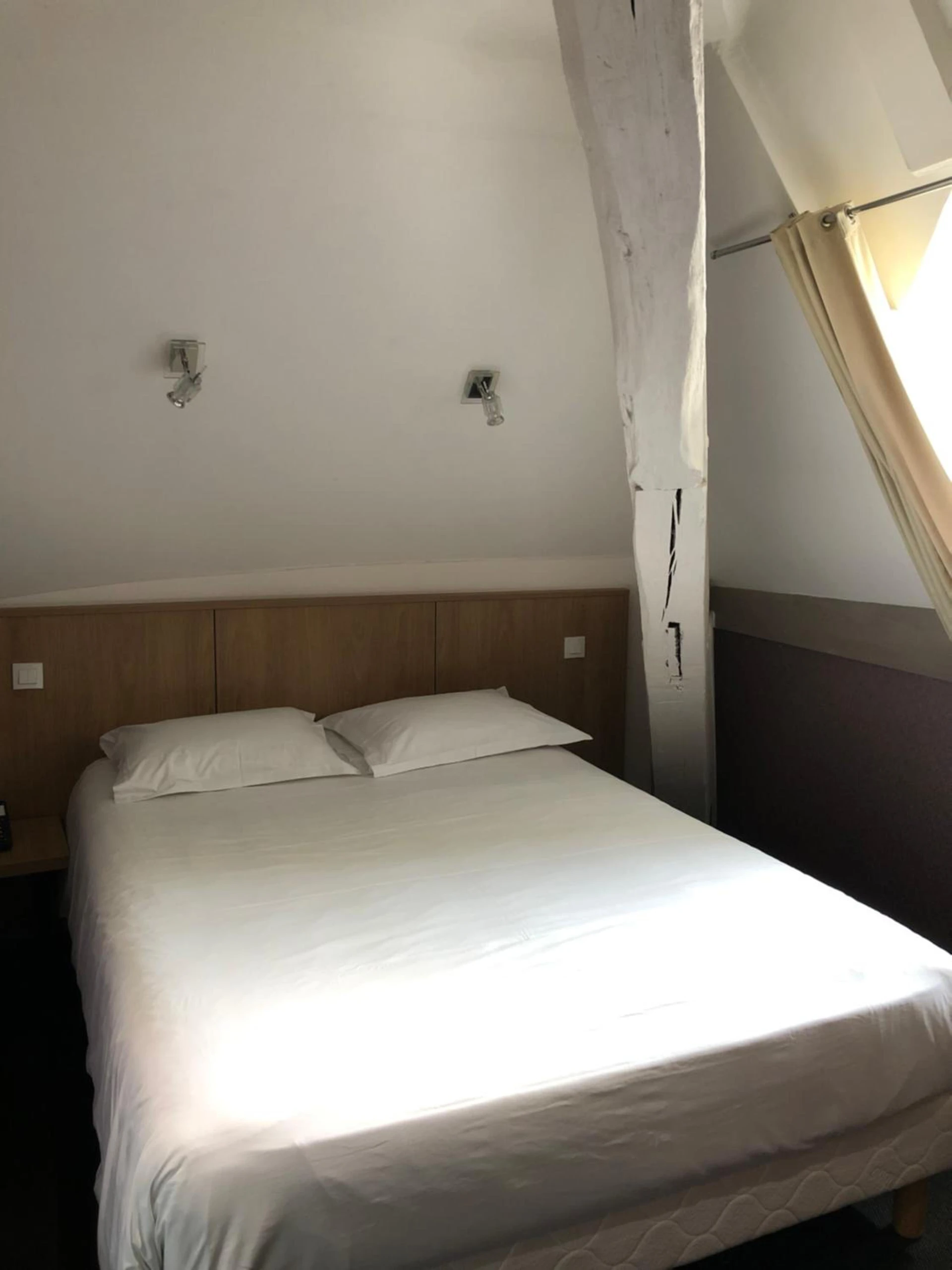 Magnifique chambre pour un séminaire d'entreprise à Logis L'Hôtel D'Arc - Arc-sur-Tille