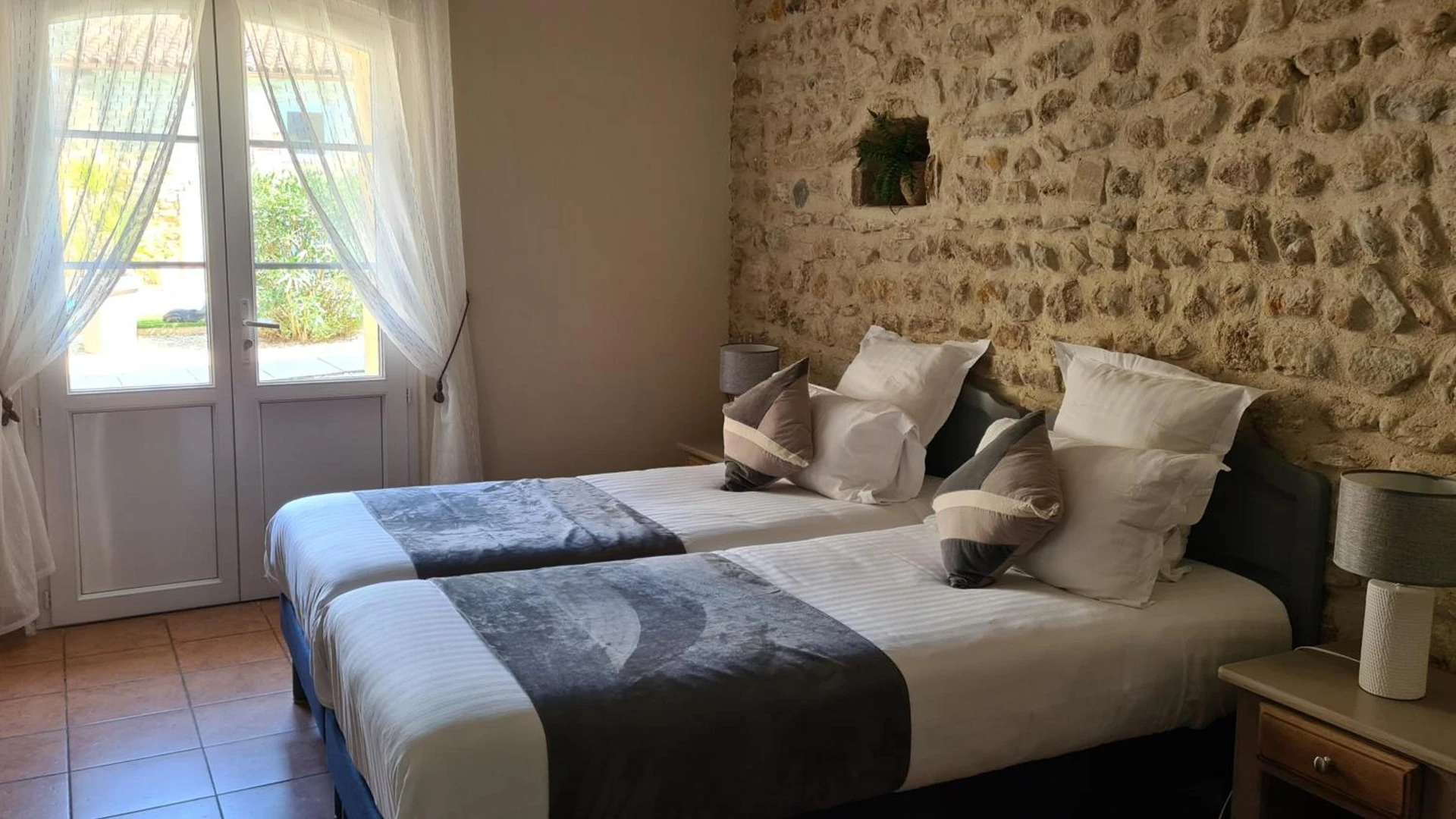 Chambre à Logis Hôtel La Bastide Saint Bach - Organiser un séminaire d'entreprise à Suze-la-Rousse