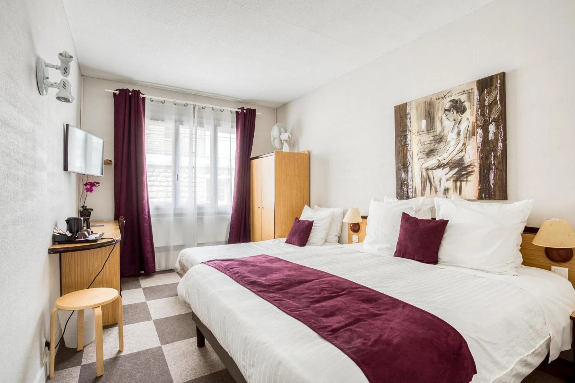 Chambre disponible pour un séminaire d'entreprise à Logis Hôtel-Restaurant La Coupe d'Or - Lisieux