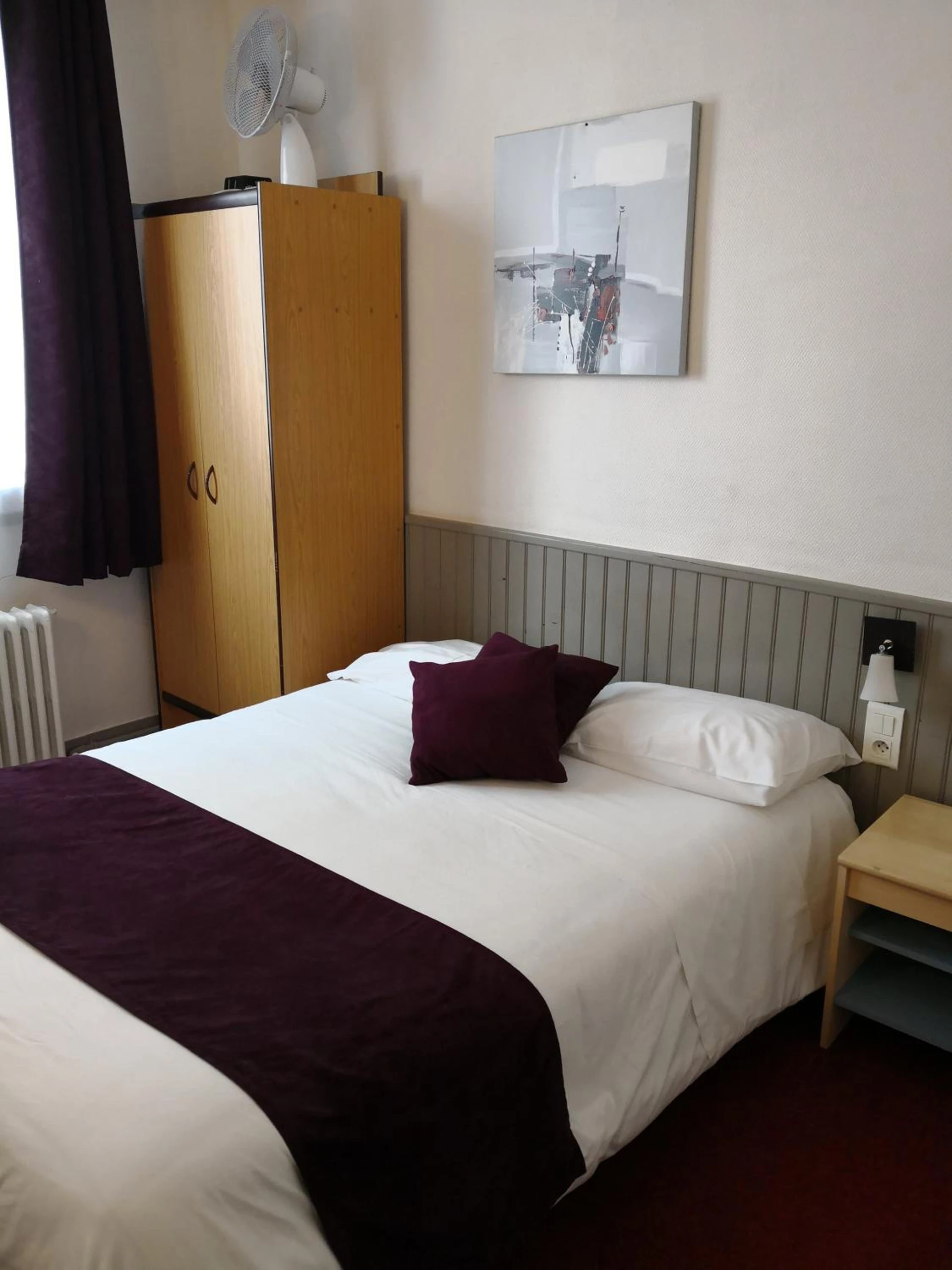 Magnifique chambre pour un séminaire d'entreprise à Logis Hôtel-Restaurant La Coupe d'Or - Lisieux