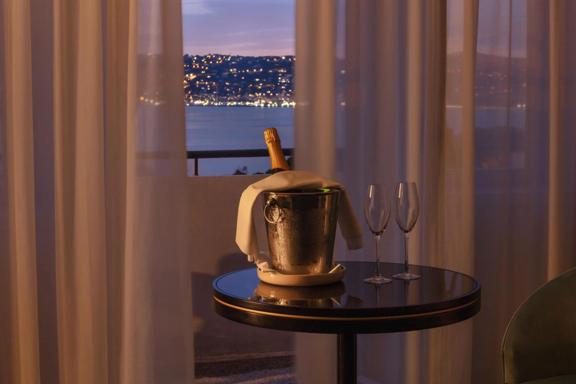 Chambre disponible pour un séminaire d'entreprise à Le 1932 Hotel & Spa Cap d'Antibes - MGallery - Juan-les-Pins
