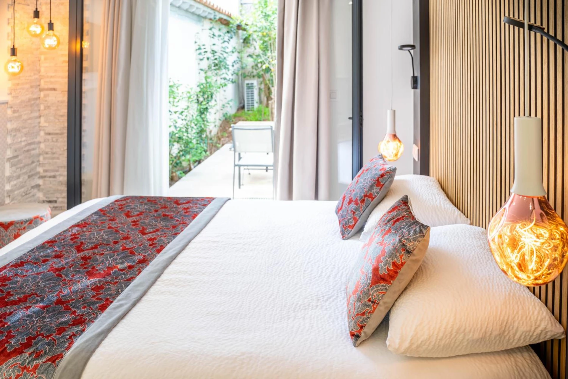 Chambre disponible pour un séminaire d'entreprise à Le Confidentiel Hôtel & SPA - Saint-Raphaël