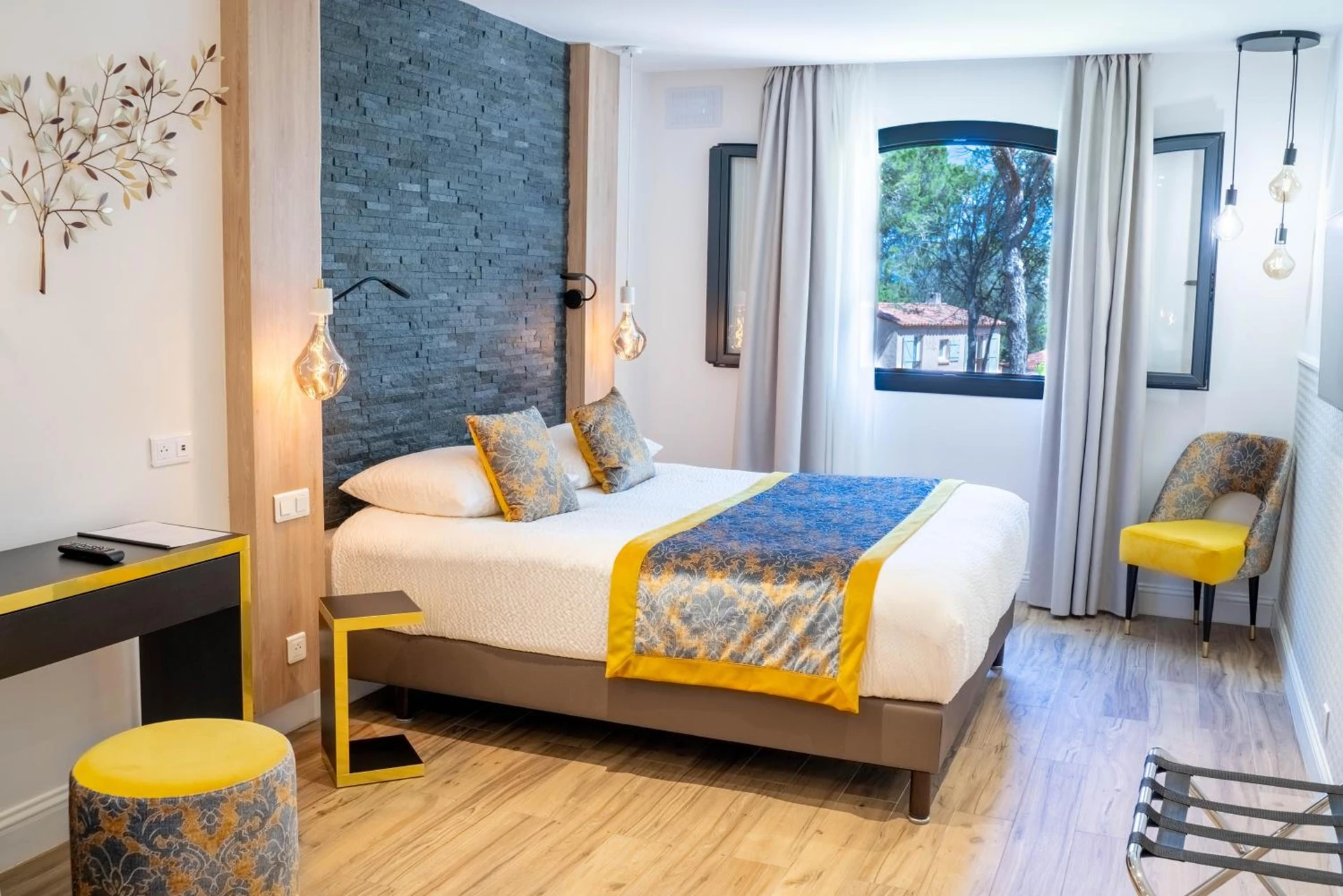 Magnifique chambre pour un séminaire d'entreprise à Le Confidentiel Hôtel & SPA - Saint-Raphaël