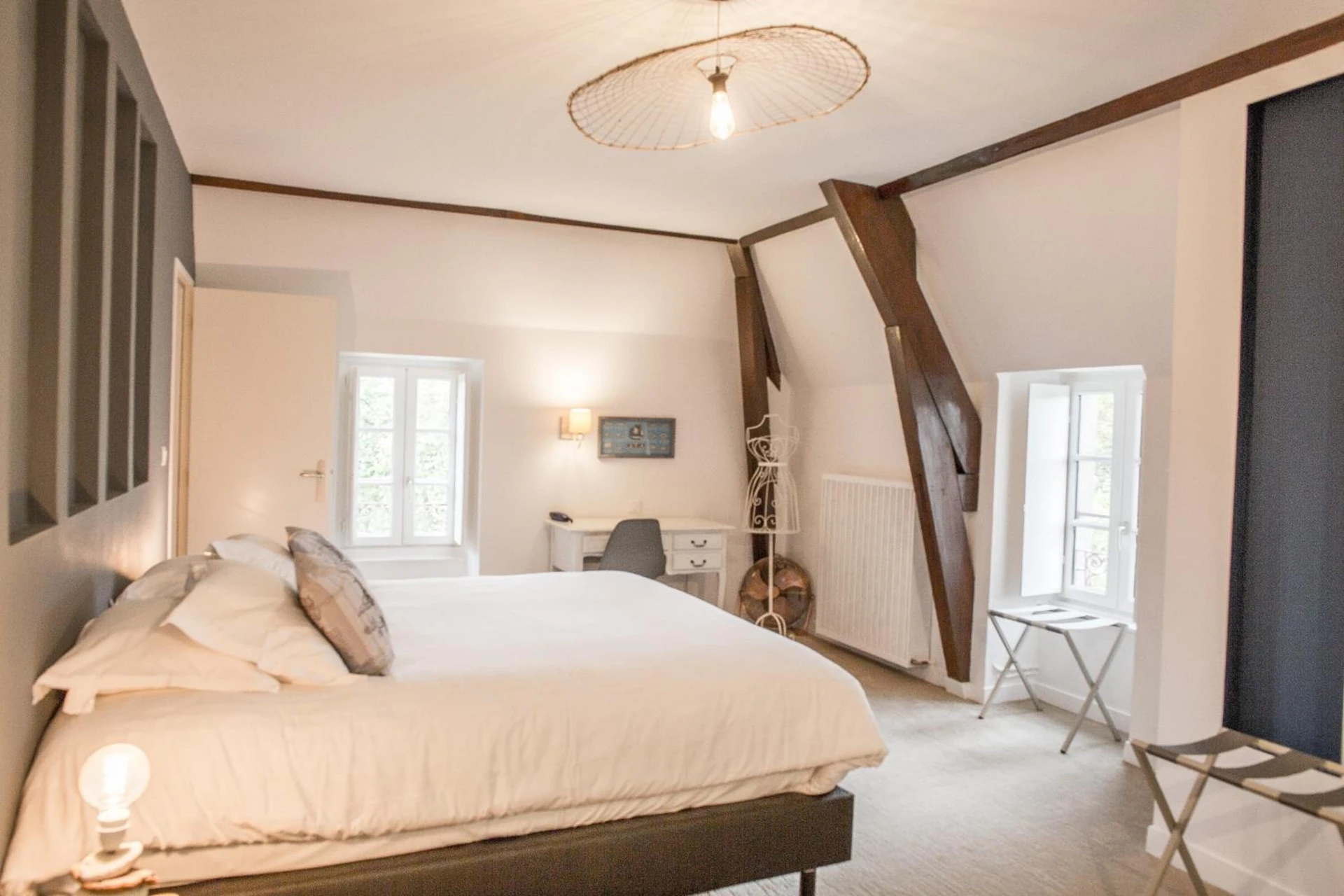 Chambre disponible pour un séminaire d'entreprise à Le Domaine de la Briandais, expérience de sobriété électromagnétique - Missillac