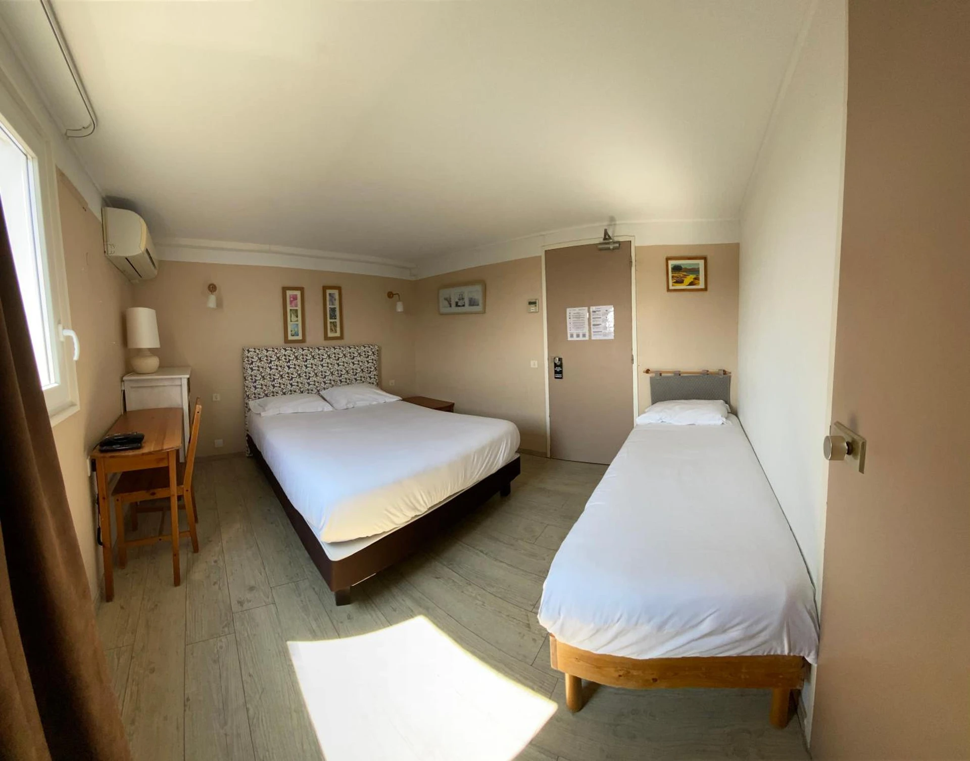 Magnifique chambre pour un séminaire d'entreprise à Contact Hotel LE SUD Montpellier Aéroport Parc Expo Arena - Mauguio