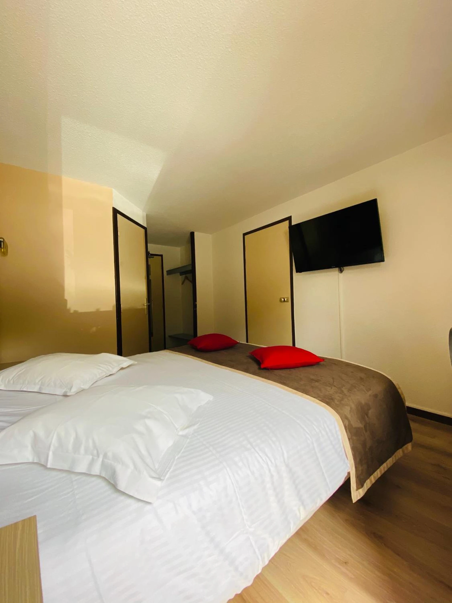 Chambre disponible pour un séminaire d'entreprise à Atoll Hotel Logis Angers, Beaucouzé - Beaucouzé