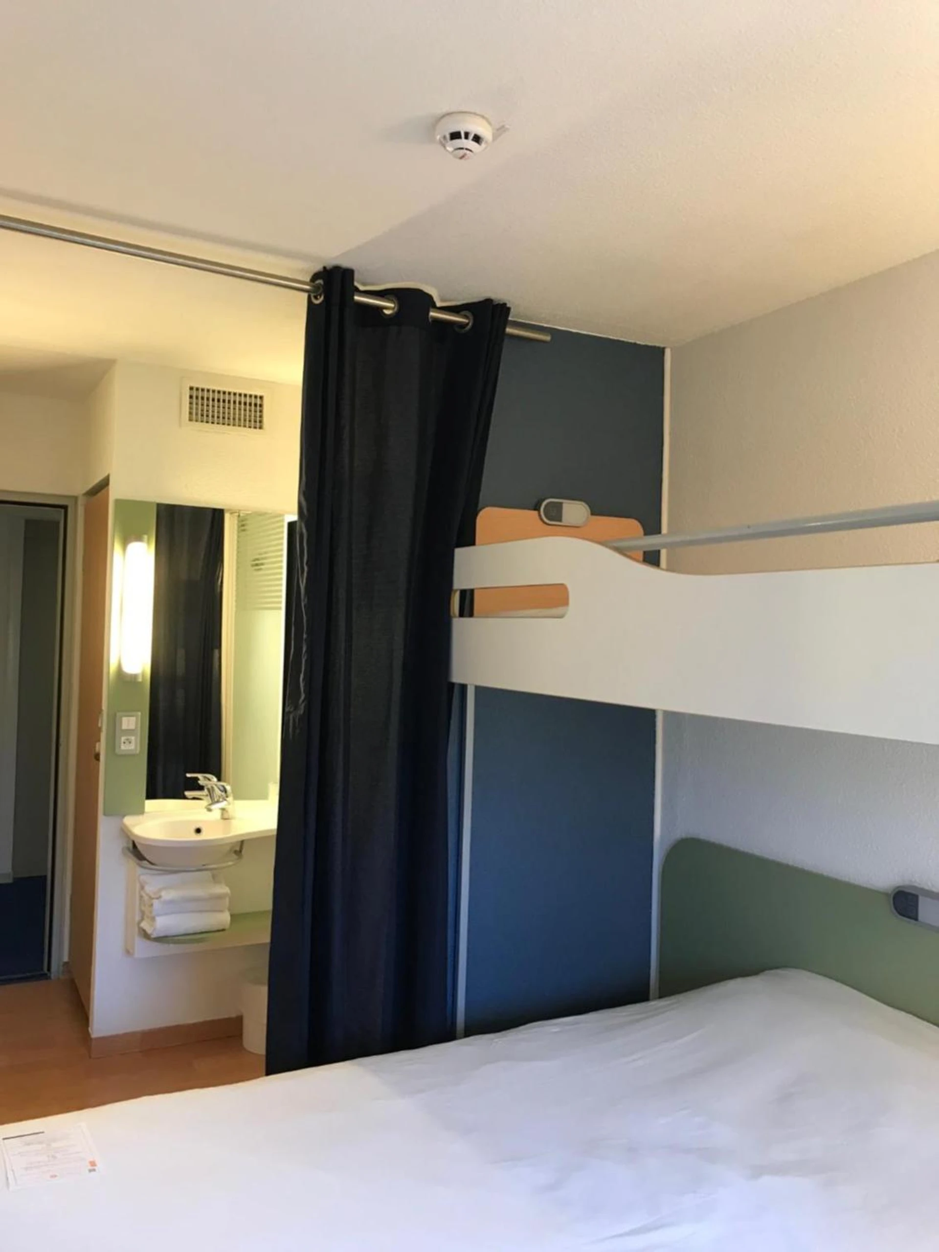Chambre disponible pour un séminaire d'entreprise à Logis Hôtel de Port d'Alon - St Cyr sur Mer - Saint-Cyr-sur-Mer