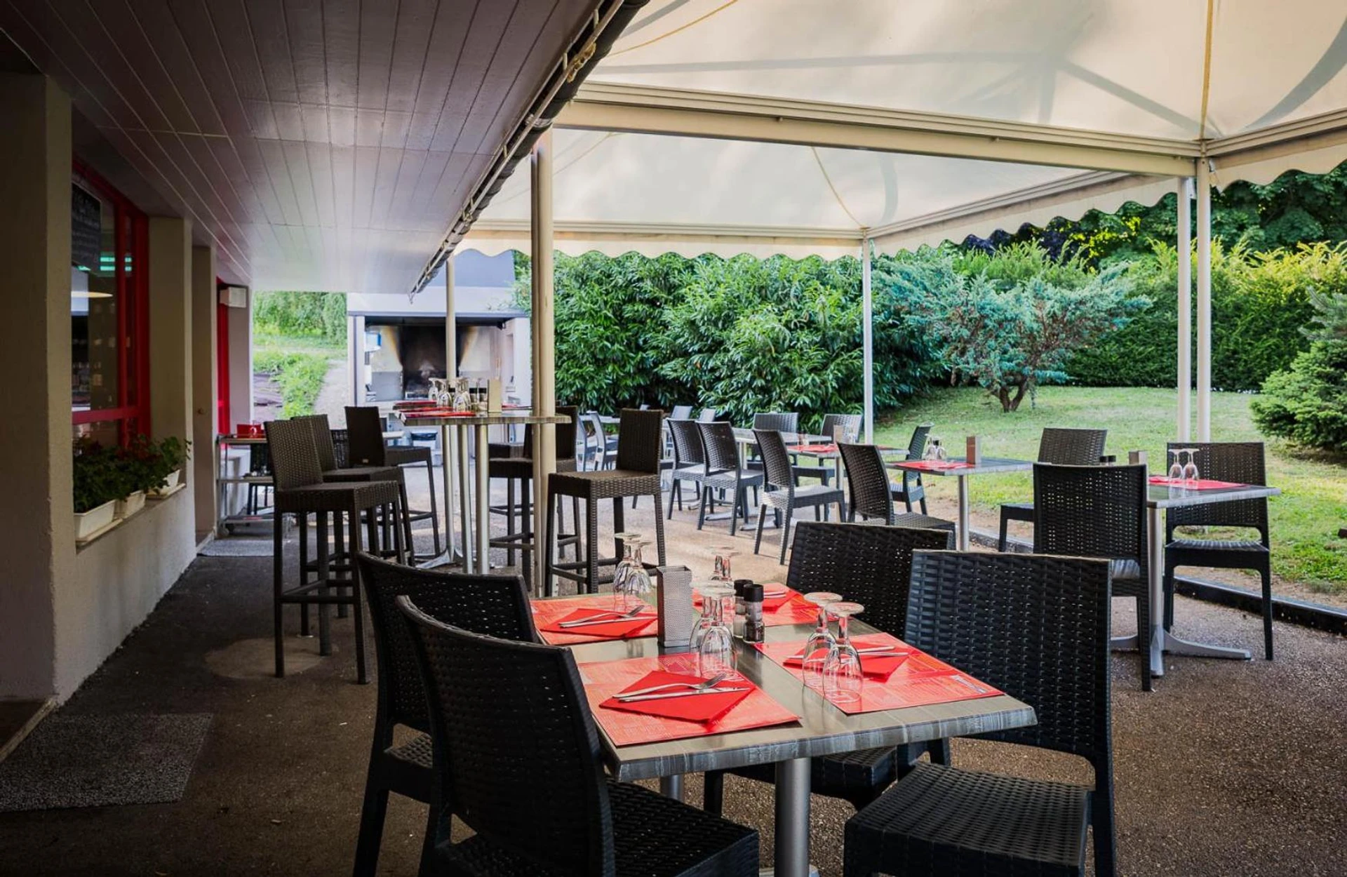 Organiser un séminaire d'entreprise : Logis Hotel Lons-le-Saunier - Restaurant Le Grill à lons-le-saunier