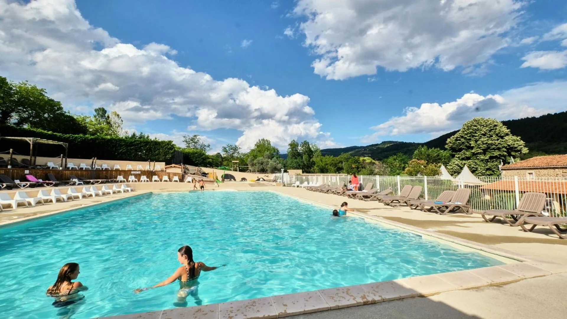Salle de séminaire à Camping maeva Escapades Ludo Parc - Organiser un événement professionnel à Lussas