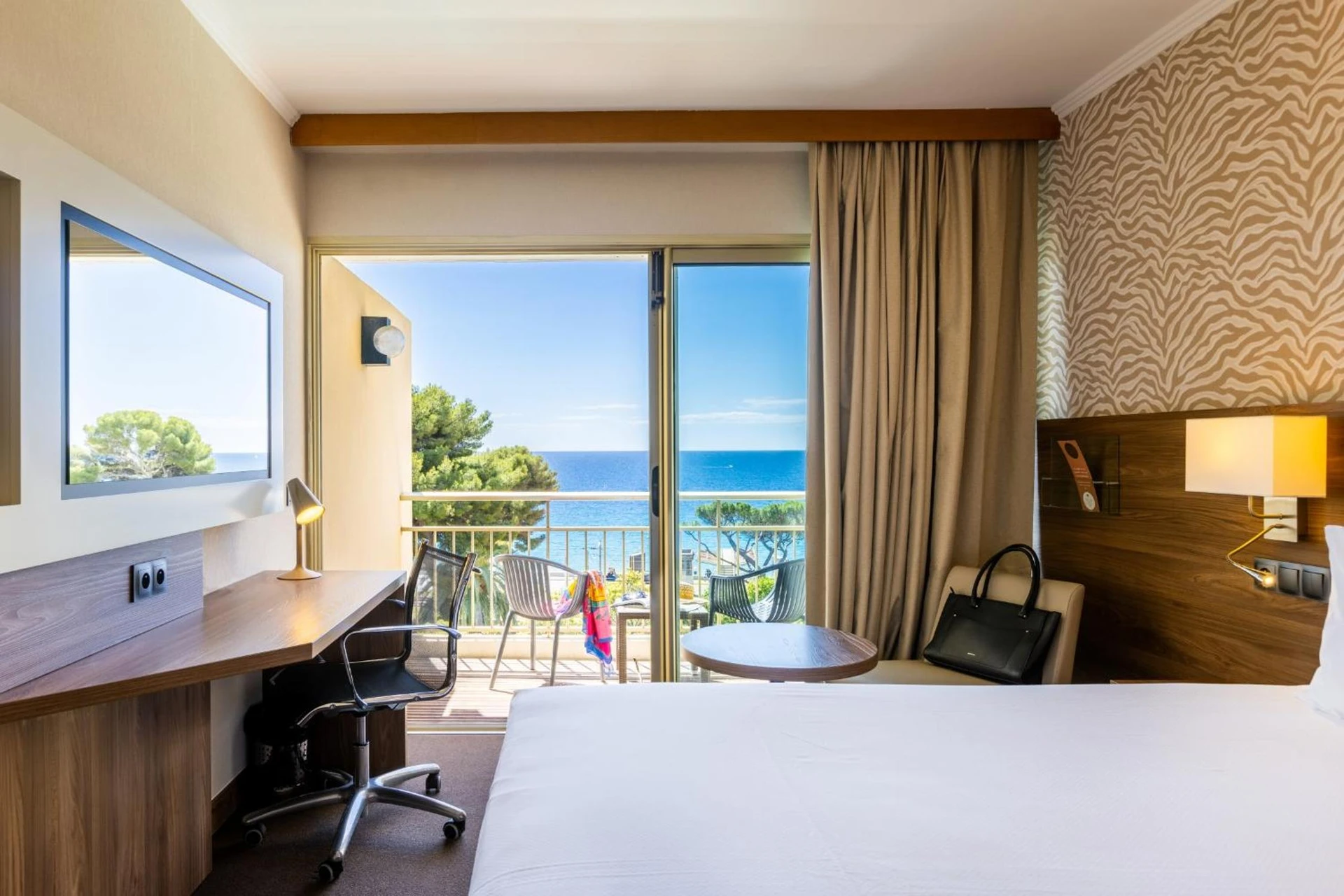Chambre disponible pour un séminaire d'entreprise à Luxotel Cannes - Cannes
