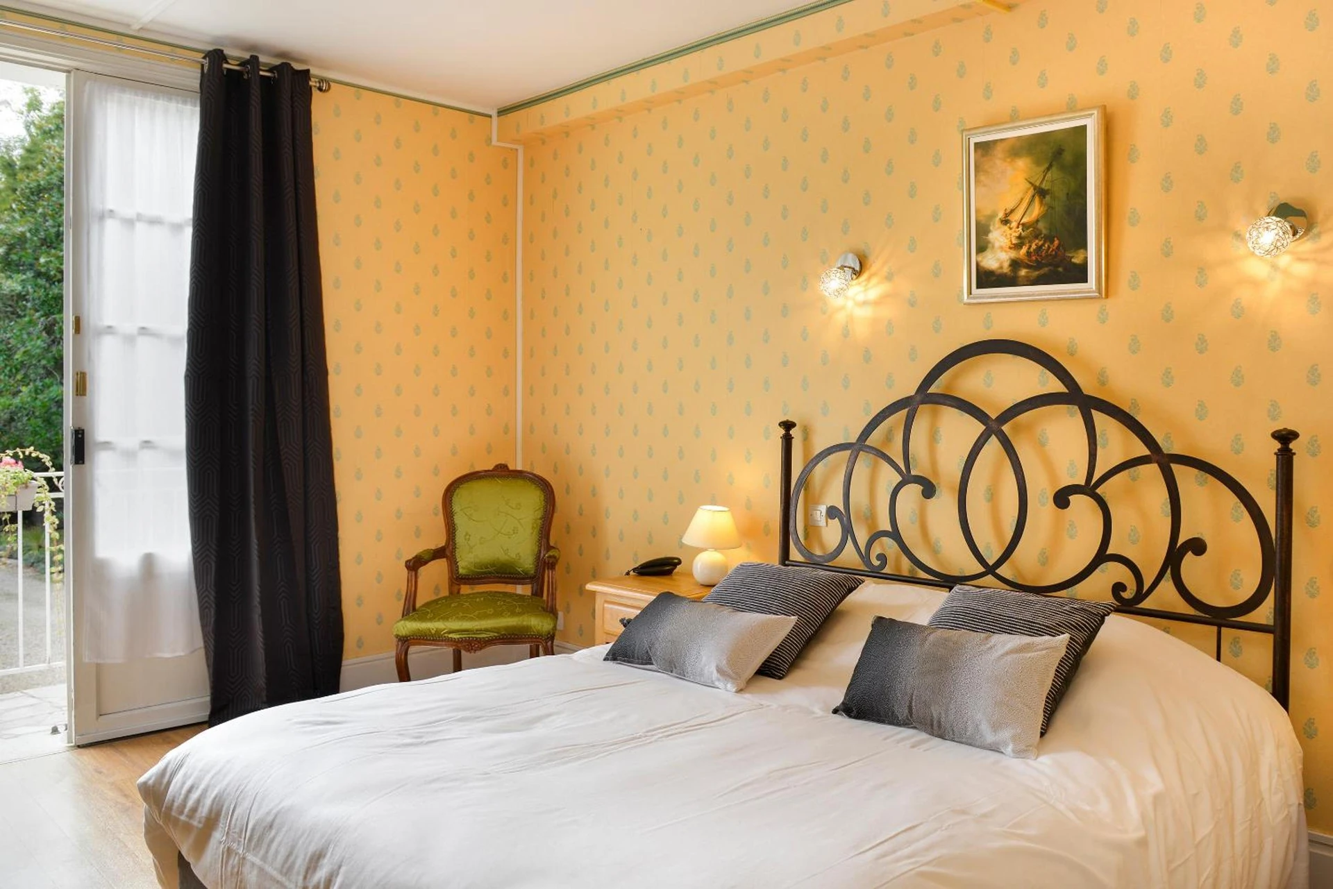 Chambre disponible pour un séminaire d'entreprise à Logis Manoir De La Giraudière - Beaumont-en-Véron