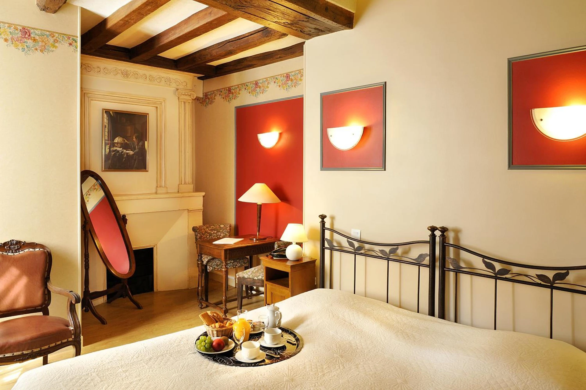 Chambre disponible pour un séminaire d'entreprise à Logis Manoir De La Giraudière - Beaumont-en-Véron