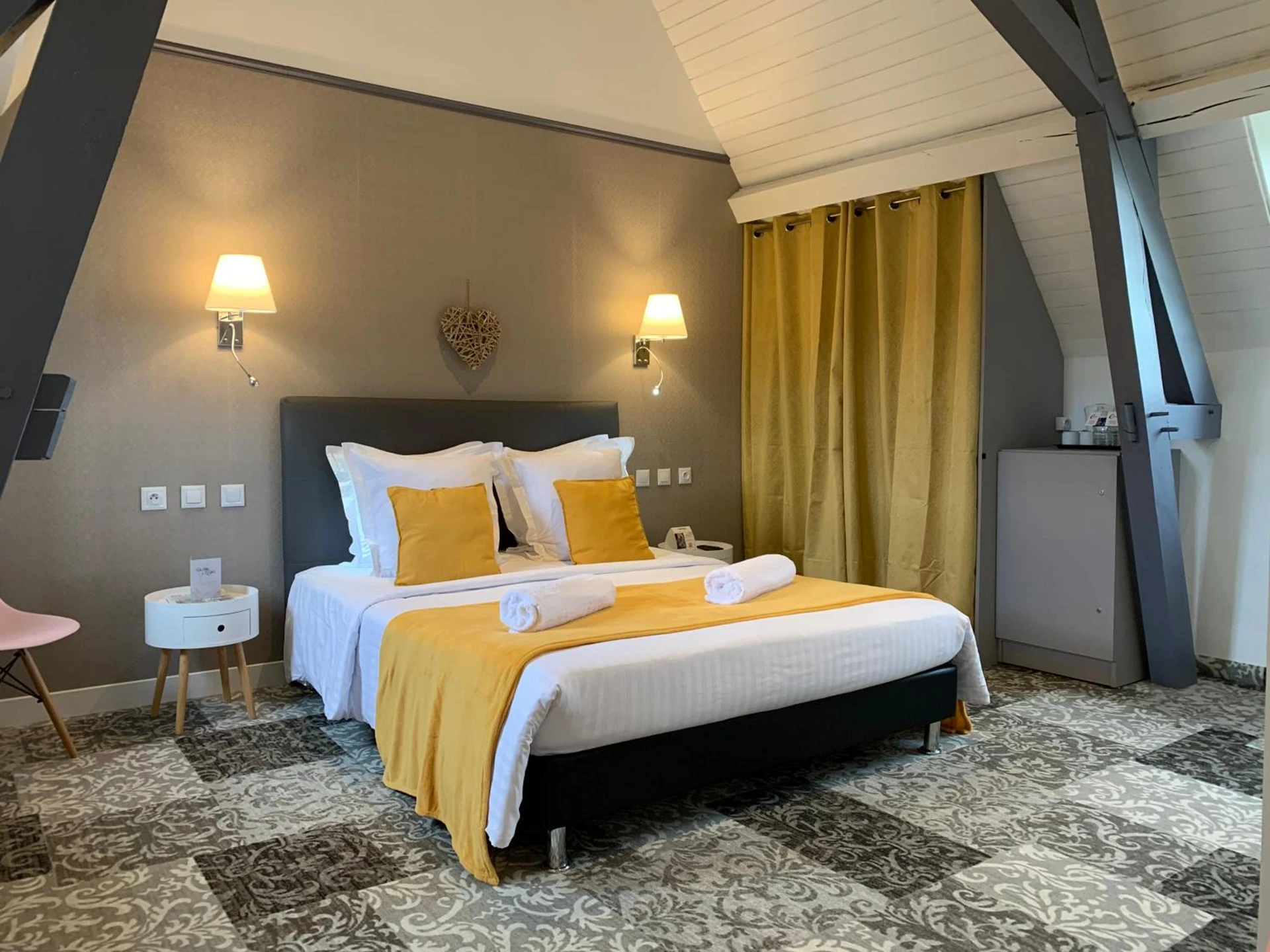 Magnifique chambre pour un séminaire d'entreprise à Le Manoir de Pierre Levée, The Originals Collection - Tournon-Saint-Martin