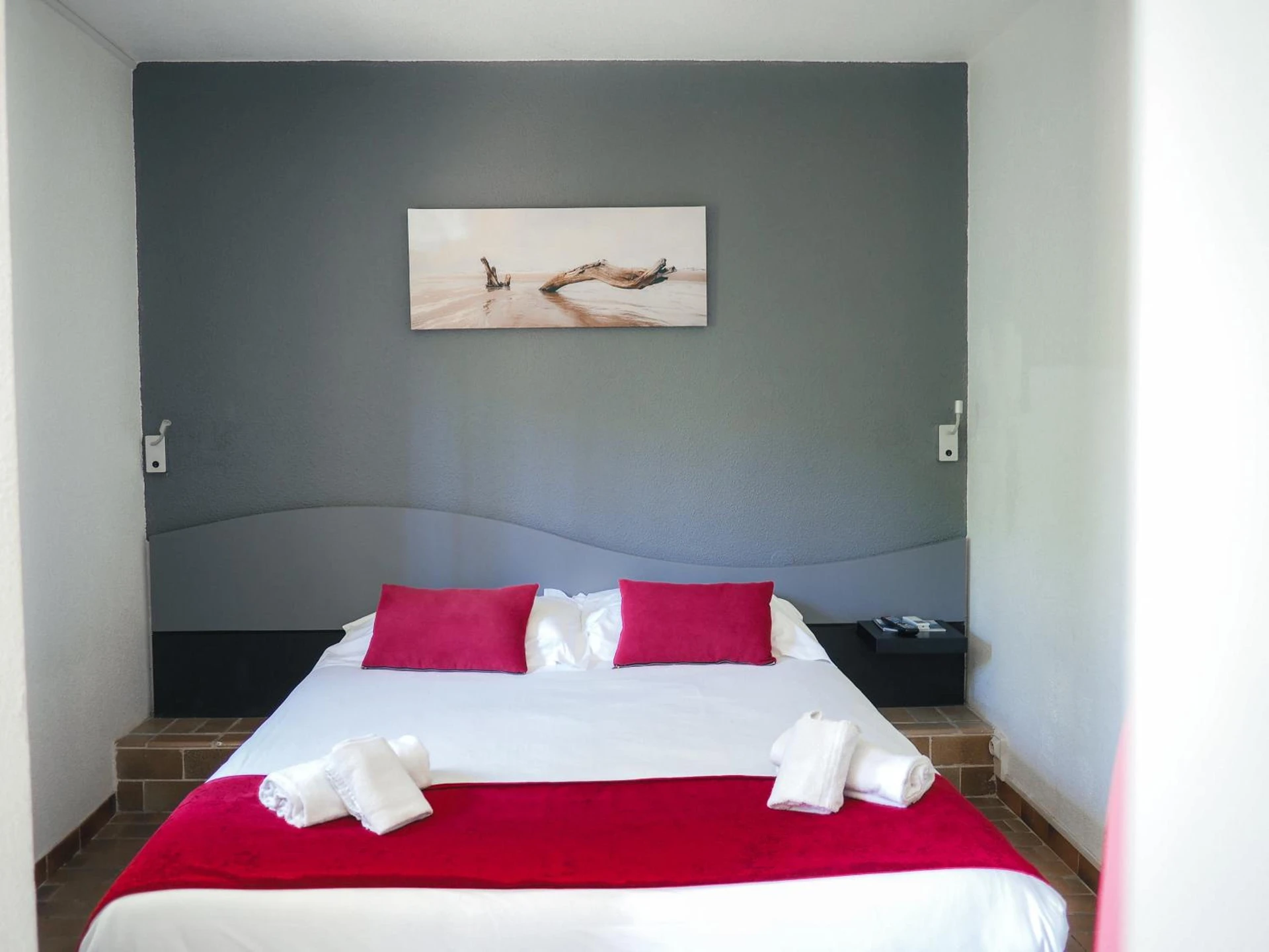 Chambre disponible pour un séminaire d'entreprise à Marina Hôtel Club - Cogolin
