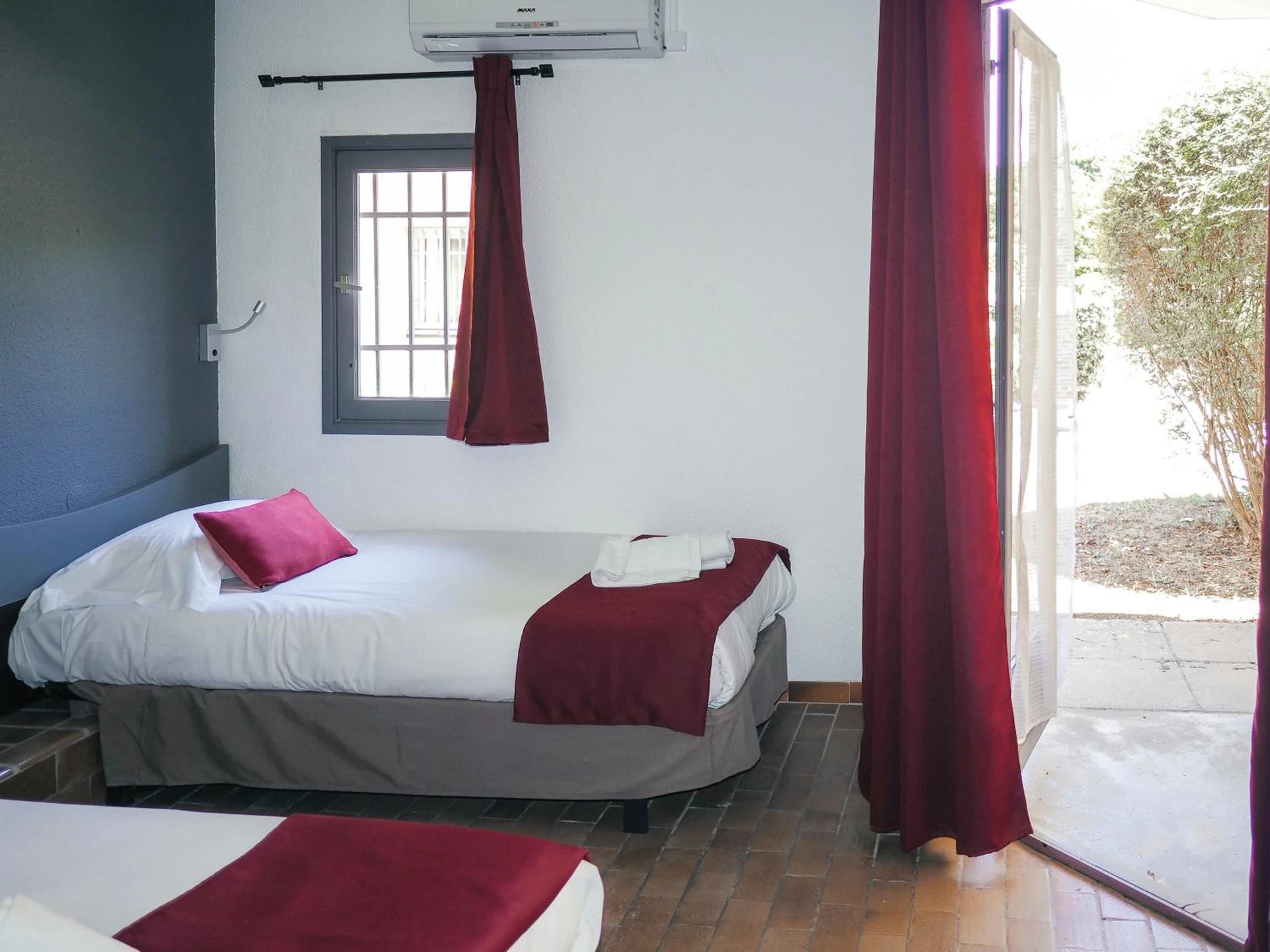 Chambre disponible pour un séminaire d'entreprise à Marina Hôtel Club - Cogolin