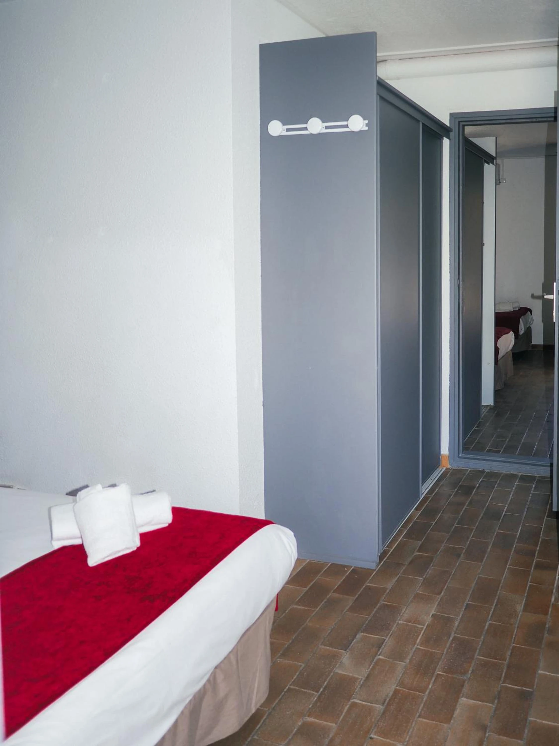Chambre disponible pour un séminaire d'entreprise à Marina Hôtel Club - Cogolin