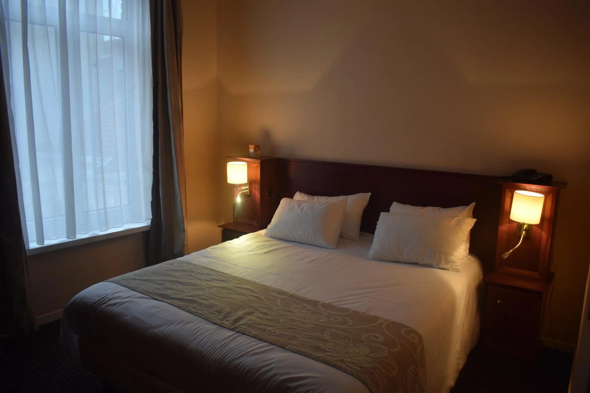 Magnifique chambre pour un séminaire d'entreprise à Metropol Hotel - Calais