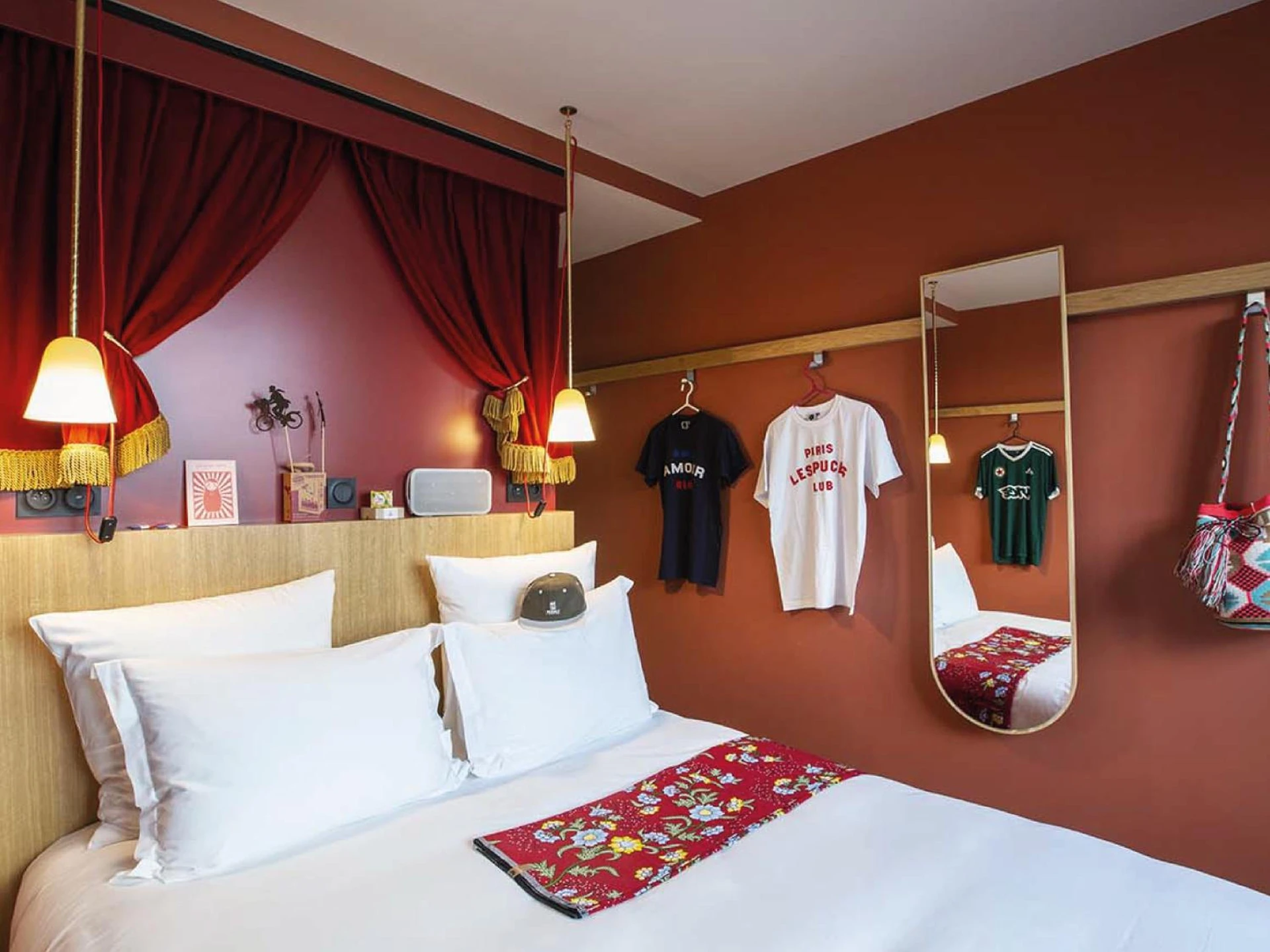 Magnifique chambre pour un séminaire d'entreprise à MOB HOTEL Paris Les Puces - Saint-Ouen