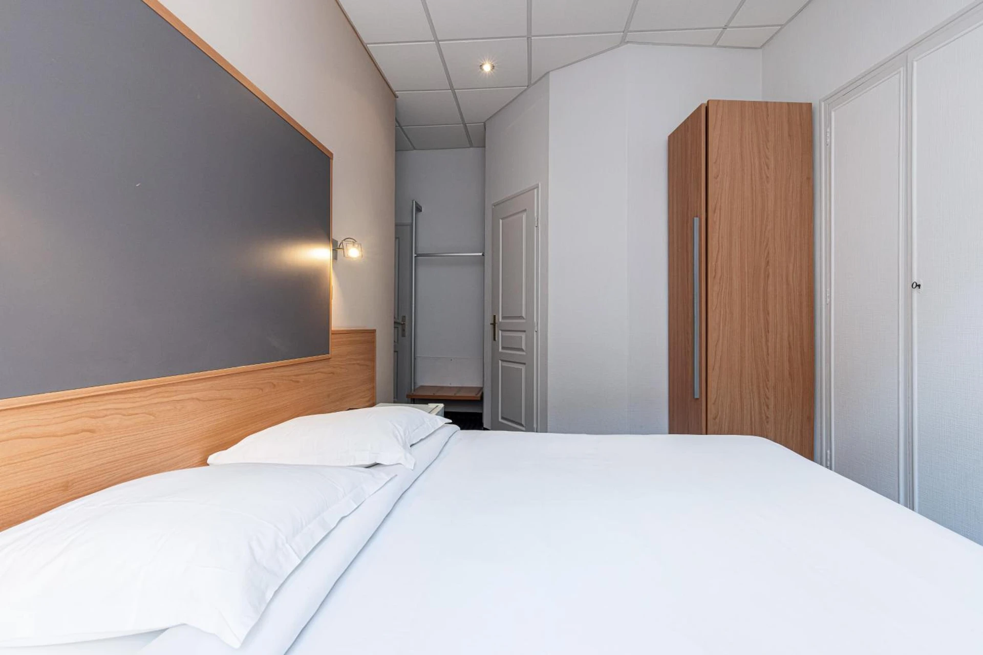Chambre disponible pour un séminaire d'entreprise à Modern Waikiki Hotel - Cannes
