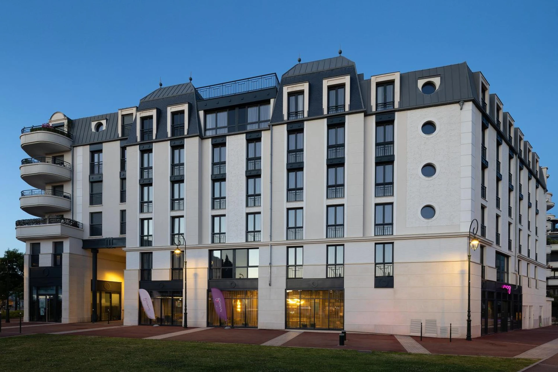 Ambiance de travail pour séminaire d'entreprise à Moxy Paris Clamart - Clamart