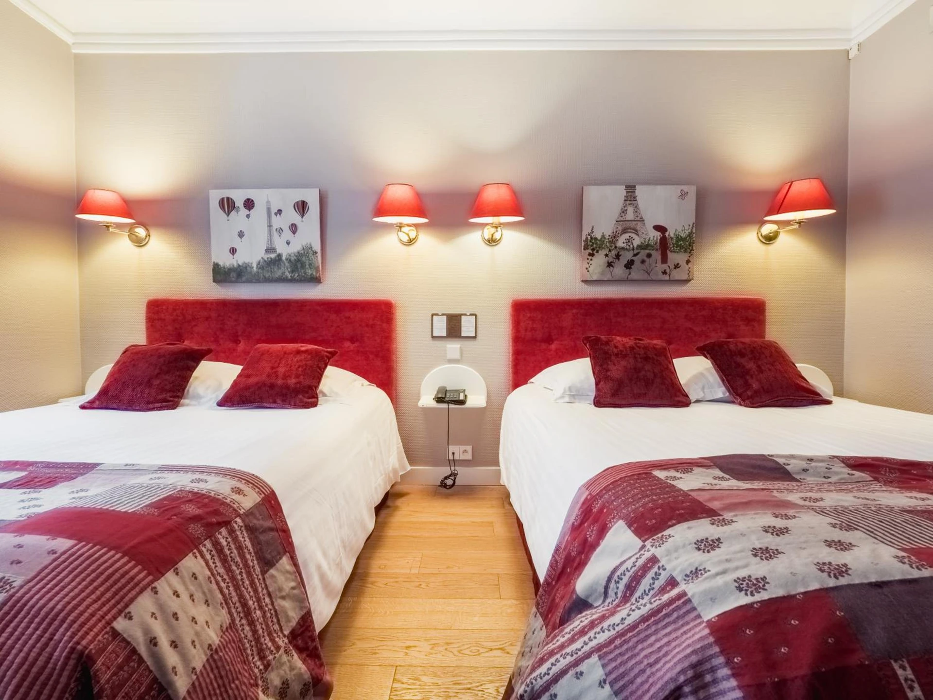 Magnifique chambre pour un séminaire d'entreprise à New Orient Hotel - Paris