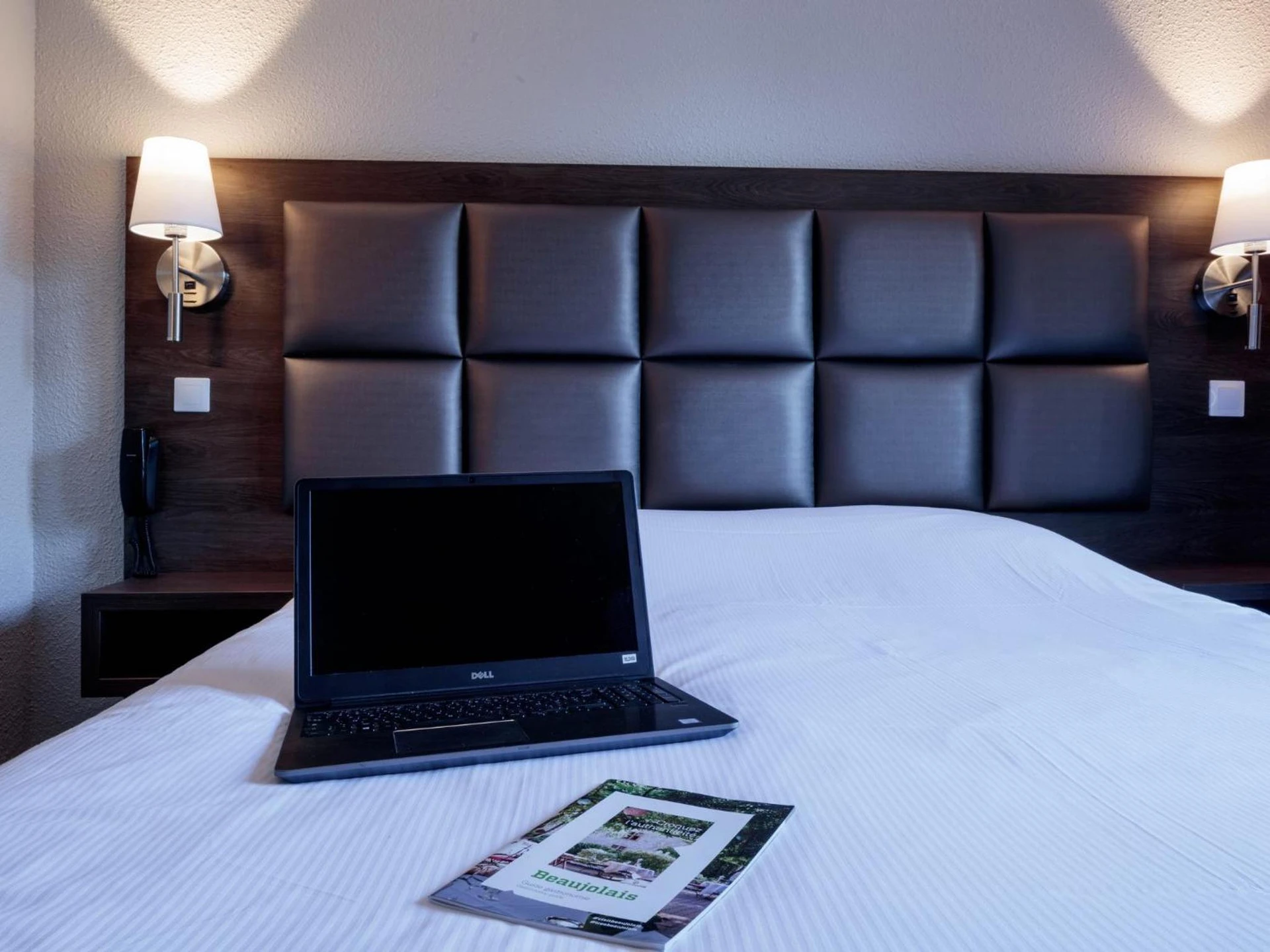 Chambre disponible pour un séminaire d'entreprise à Logis Hotel Noemys Morgon - Villié-Morgon
