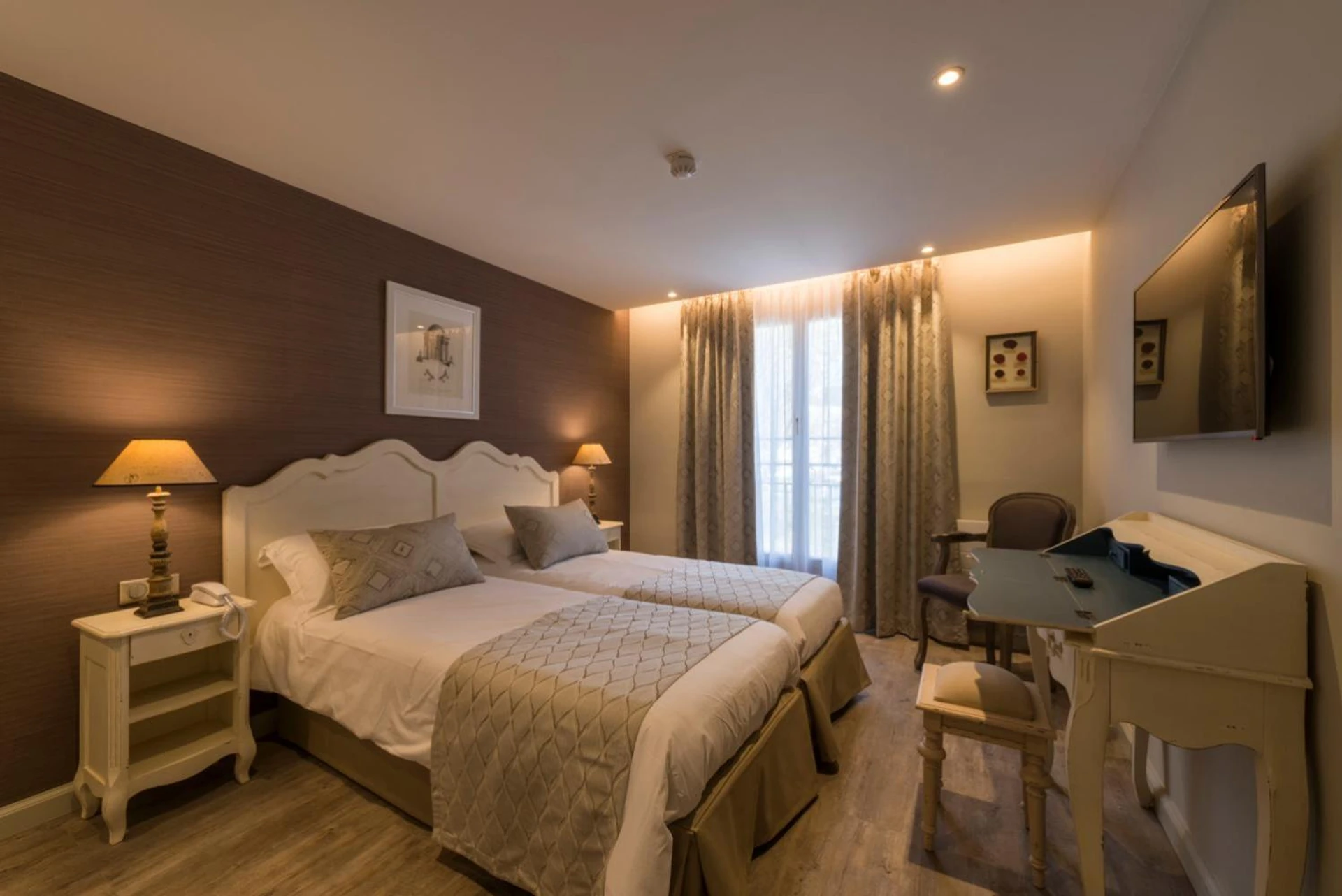 Chambre disponible pour un séminaire d'entreprise à Nouvel Hôtel du Commerce - Castellane