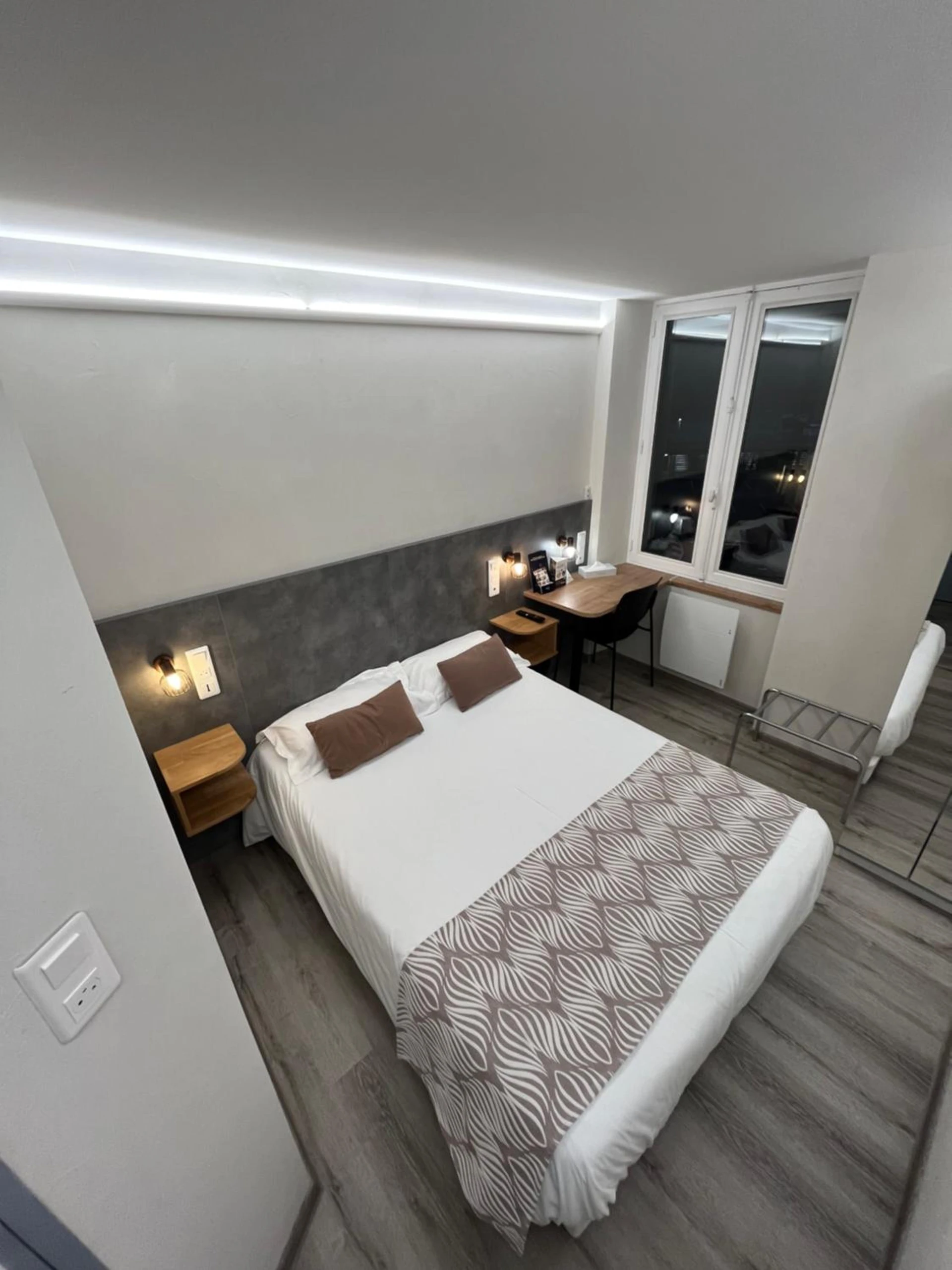 Magnifique chambre pour un séminaire d'entreprise à Nouvel Hotel - Lons-le-Saunier