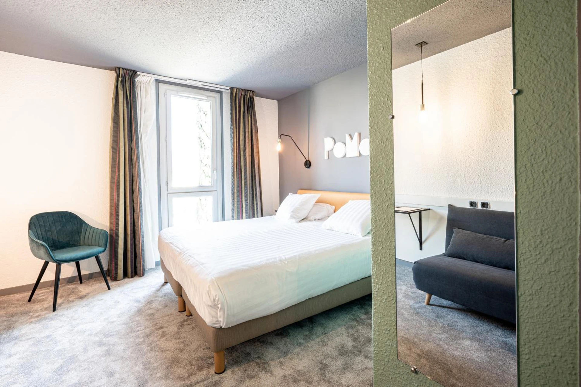 Magnifique chambre pour un séminaire d'entreprise à PoMo Hôtel & Restaurant - Échirolles