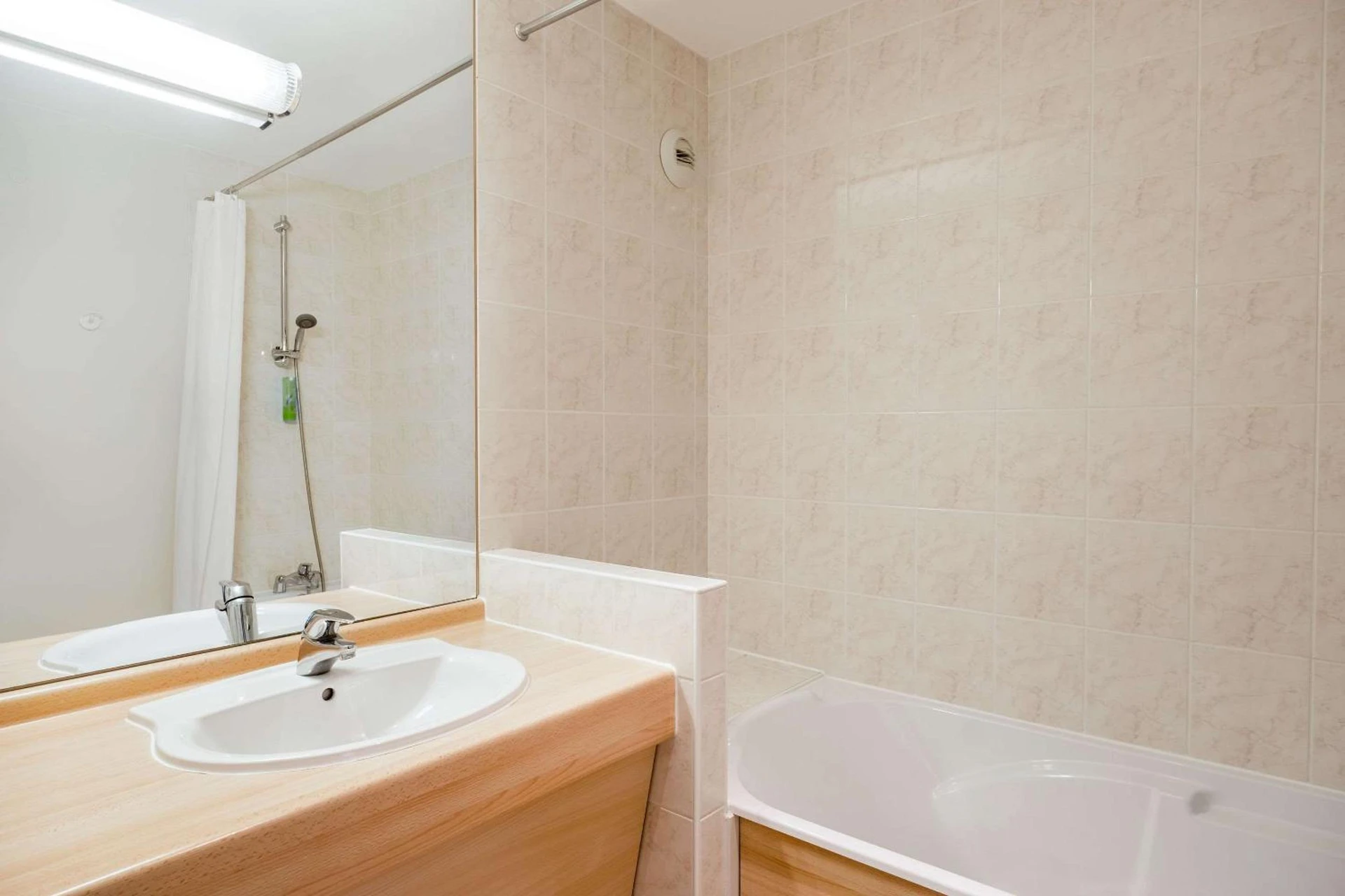 Chambre disponible pour un séminaire d'entreprise à Quality Hotel Pau Centre Bosquet - Pau