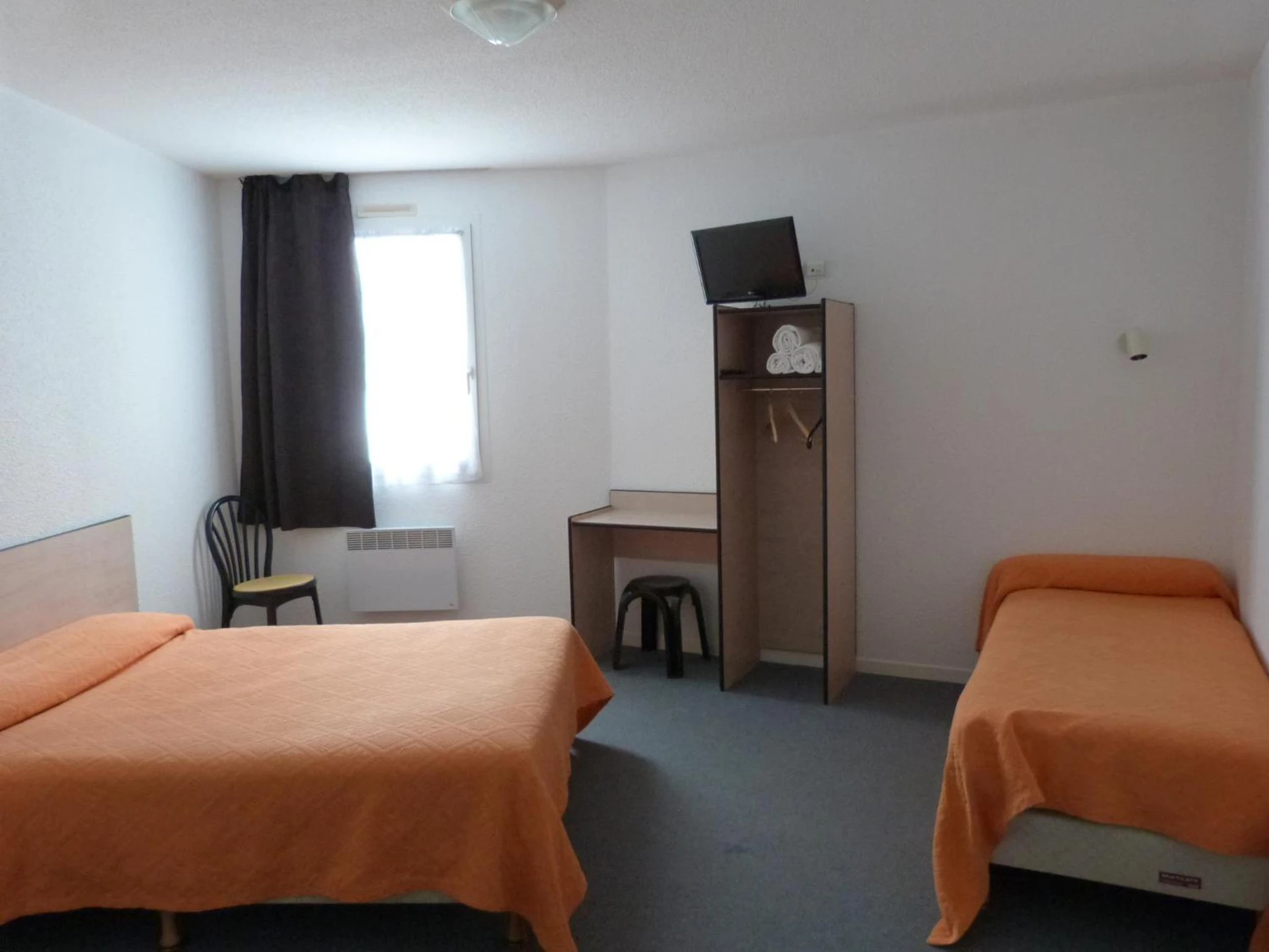 Chambre disponible pour un séminaire d'entreprise à Relax Hotel - Maillat
