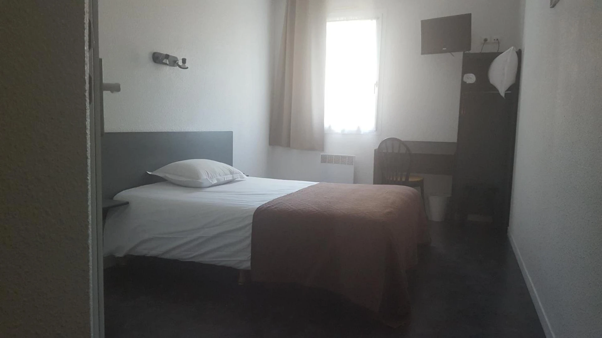 Chambre disponible pour un séminaire d'entreprise à Relax Hotel - Maillat