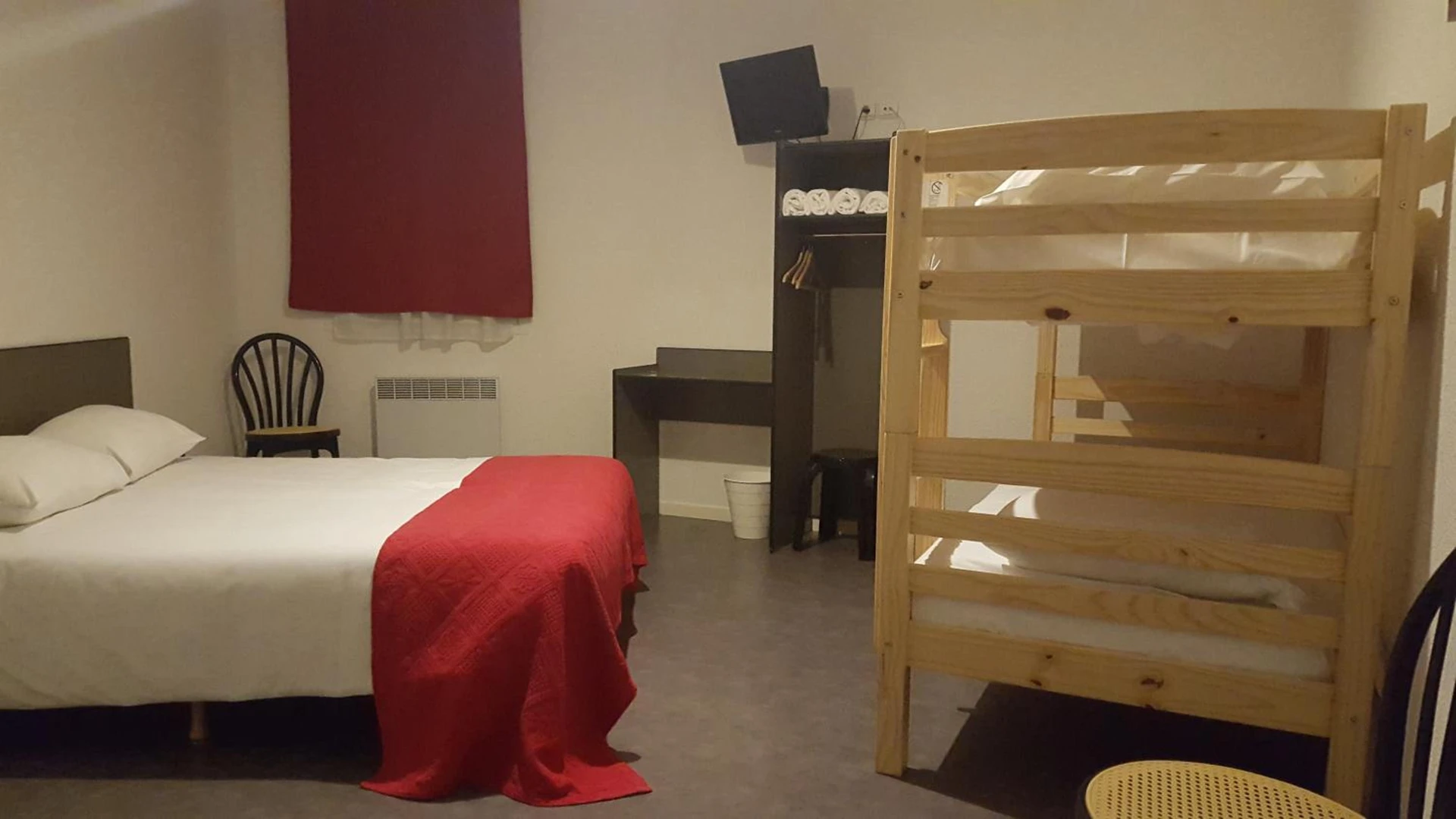 Magnifique chambre pour un séminaire d'entreprise à Relax Hotel - Maillat