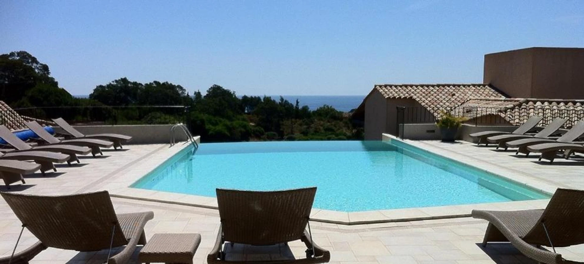 Ambiance de travail pour séminaire d'entreprise à Résidence A Rundinella - Porto-Vecchio