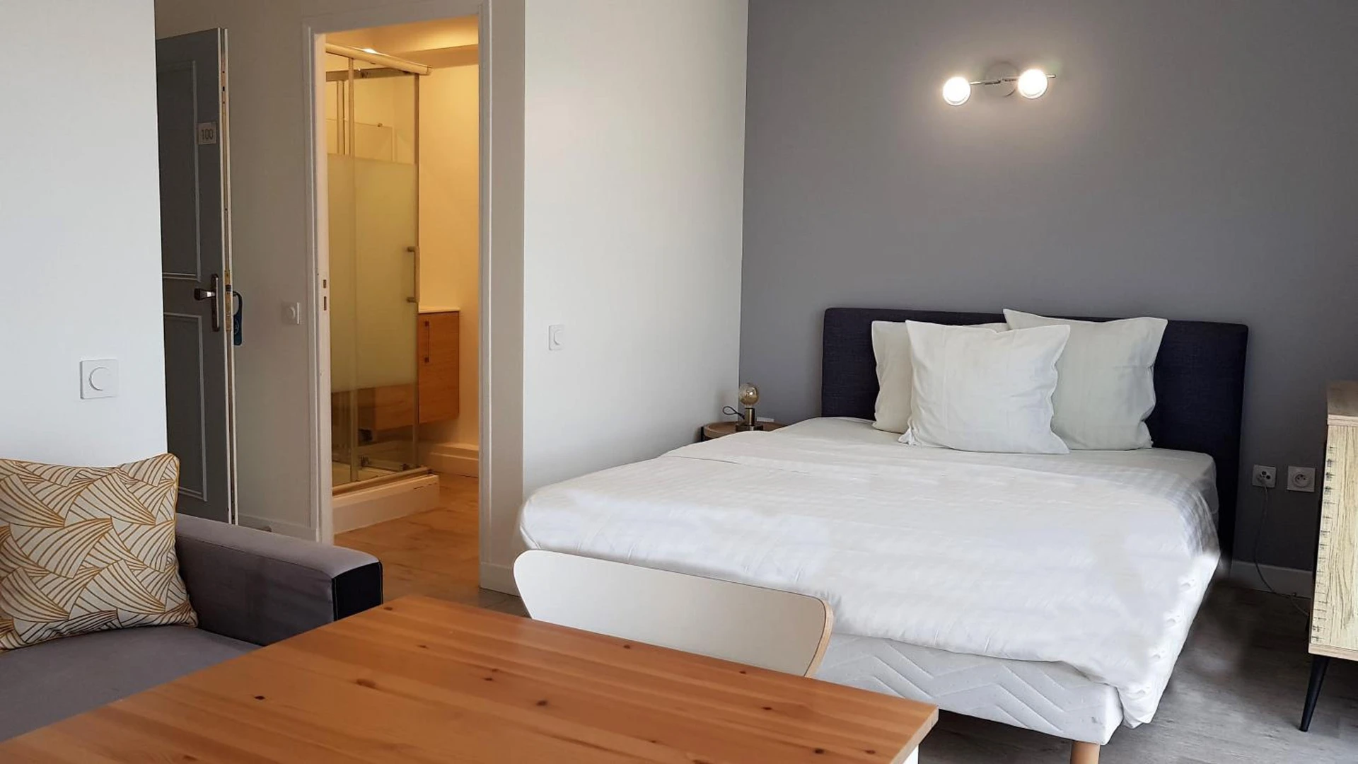 Chambre disponible pour un séminaire d'entreprise à Résidence Carouge Appart Hôtel - Brétigny-sur-Orge