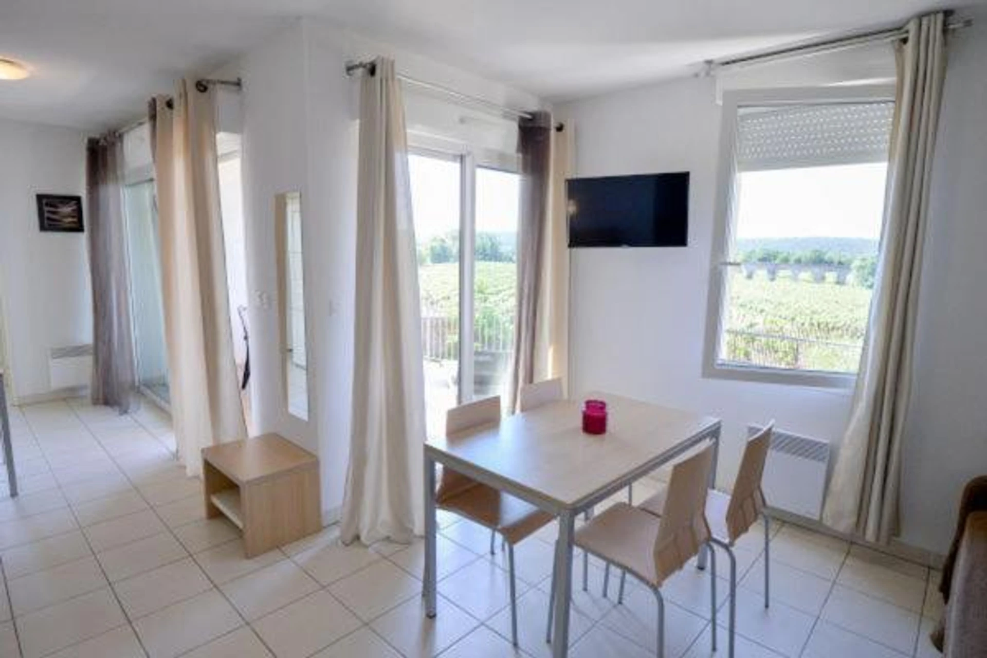 Ambiance de travail pour séminaire d'entreprise à La Résidence du Château de Jouarres - Azille