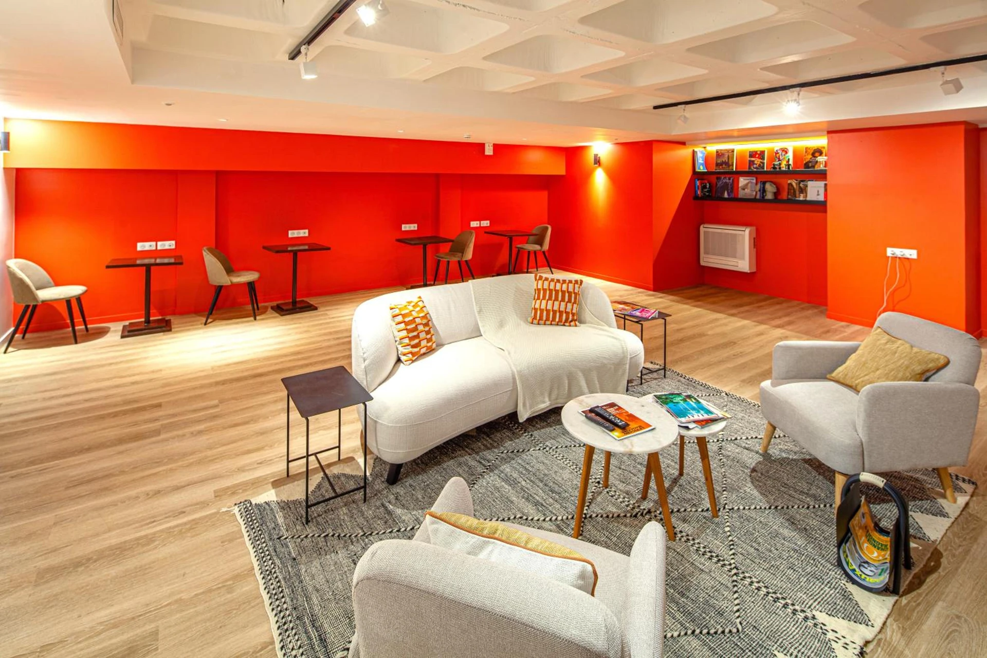 Lieu convivial pour un séminaire d'entreprise à FINESTATE Coliving Champs-Elysées - Paris - En savoir plus 