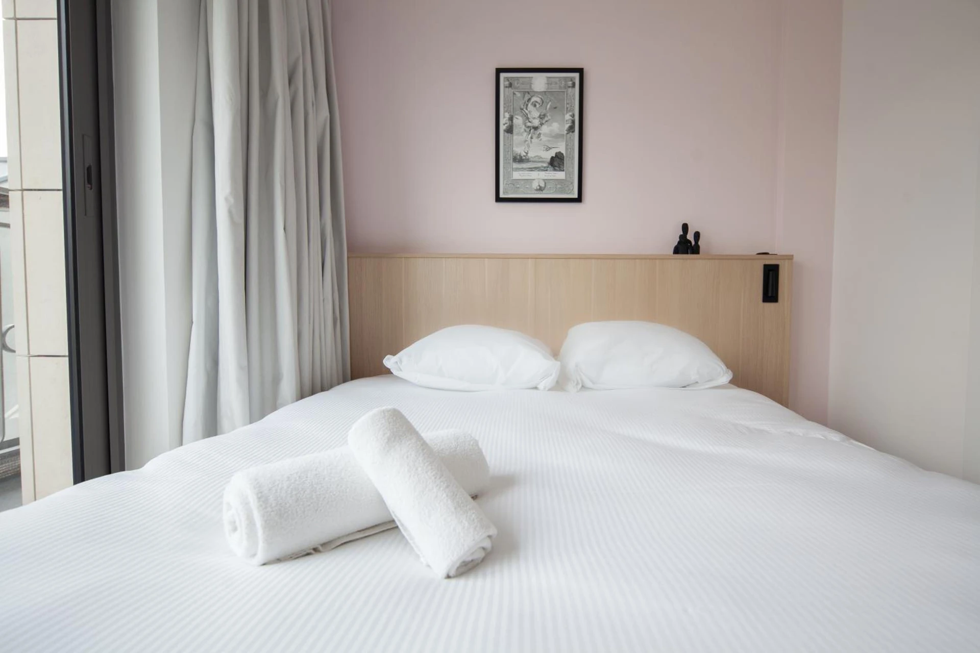Chambre disponible pour un séminaire d'entreprise à FINESTATE Coliving Champs-Elysées - Paris
