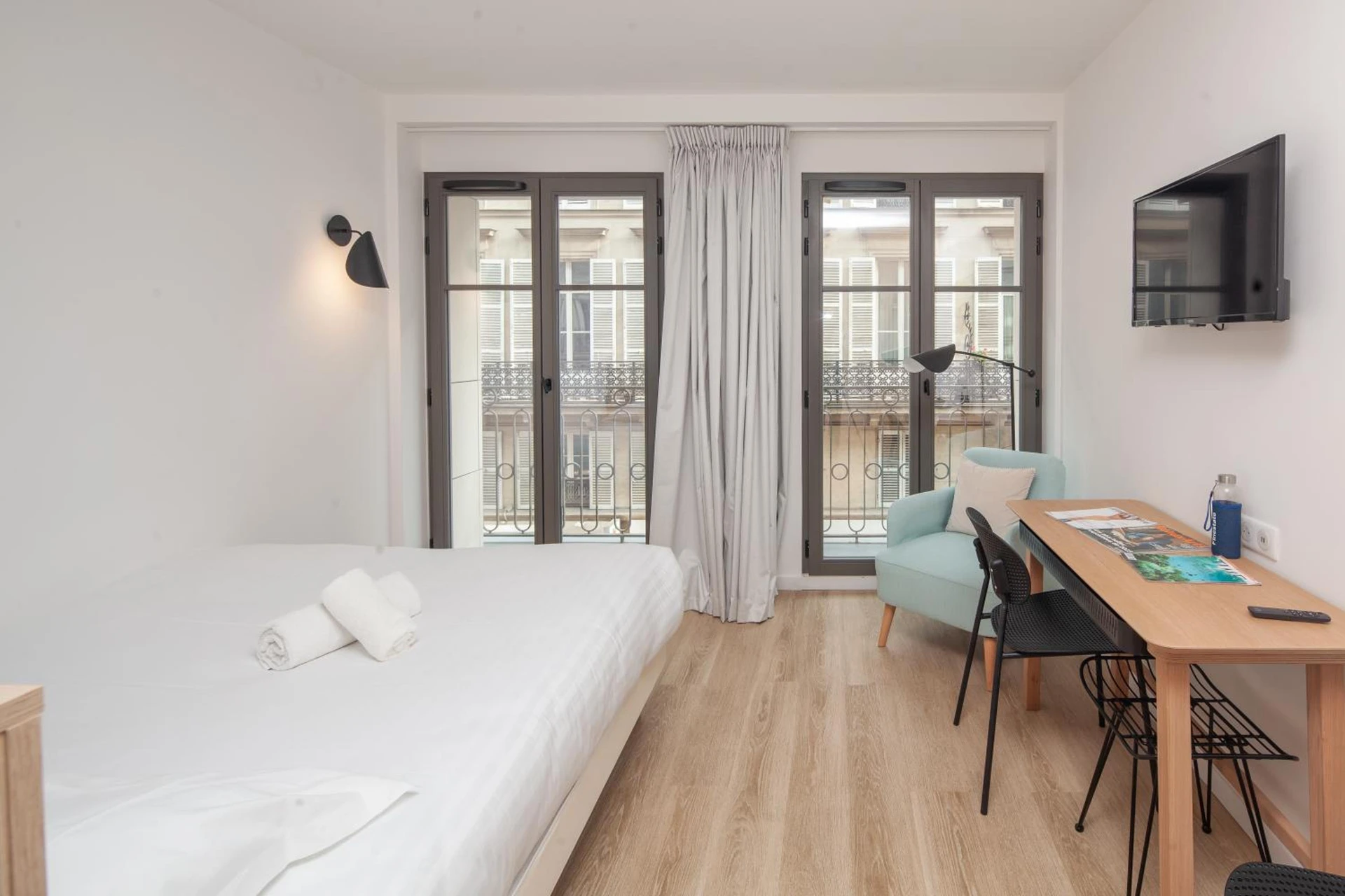 Magnifique chambre pour un séminaire d'entreprise à FINESTATE Coliving Champs-Elysées - Paris