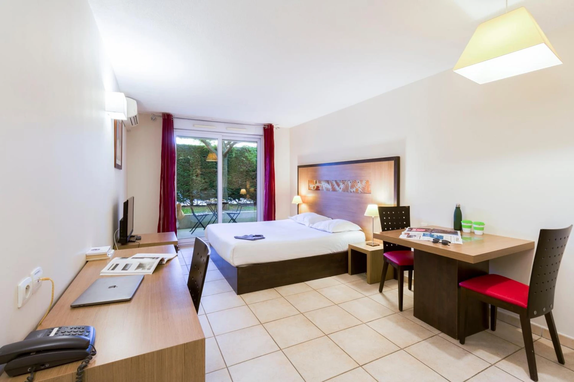 Chambre disponible pour un séminaire d'entreprise à Garden & City Aix En Provence - Rousset - Rousset