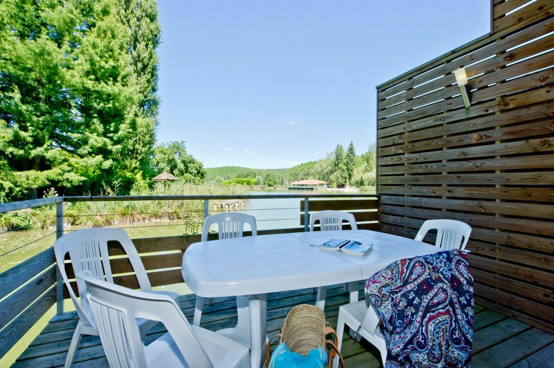 Ambiance de travail pour séminaire d'entreprise à Résidence Goélia Les Cottages du Lac - Coly