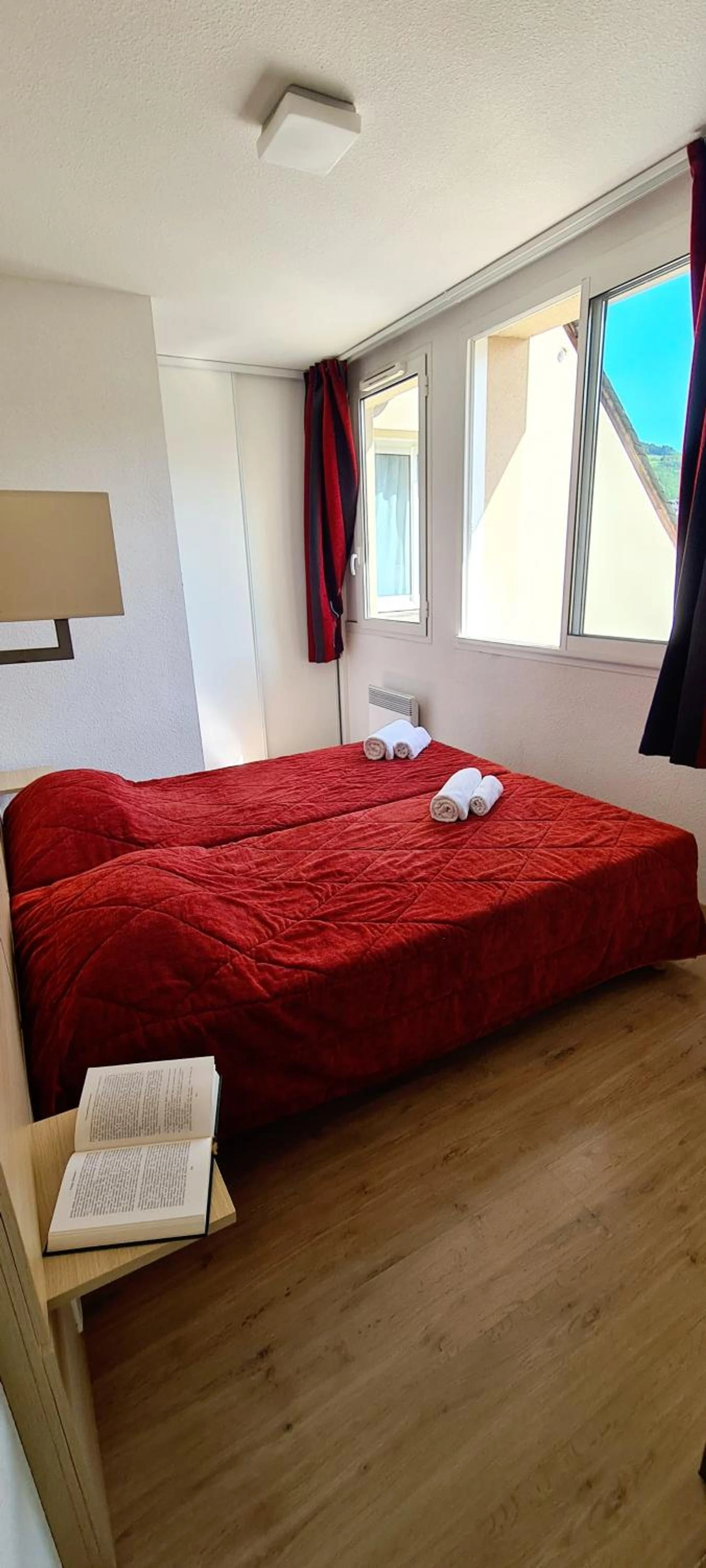 Magnifique chambre pour un séminaire d'entreprise à Résidence Goélia Les Gorges de la Truyère - Entraygues-sur-Truyère