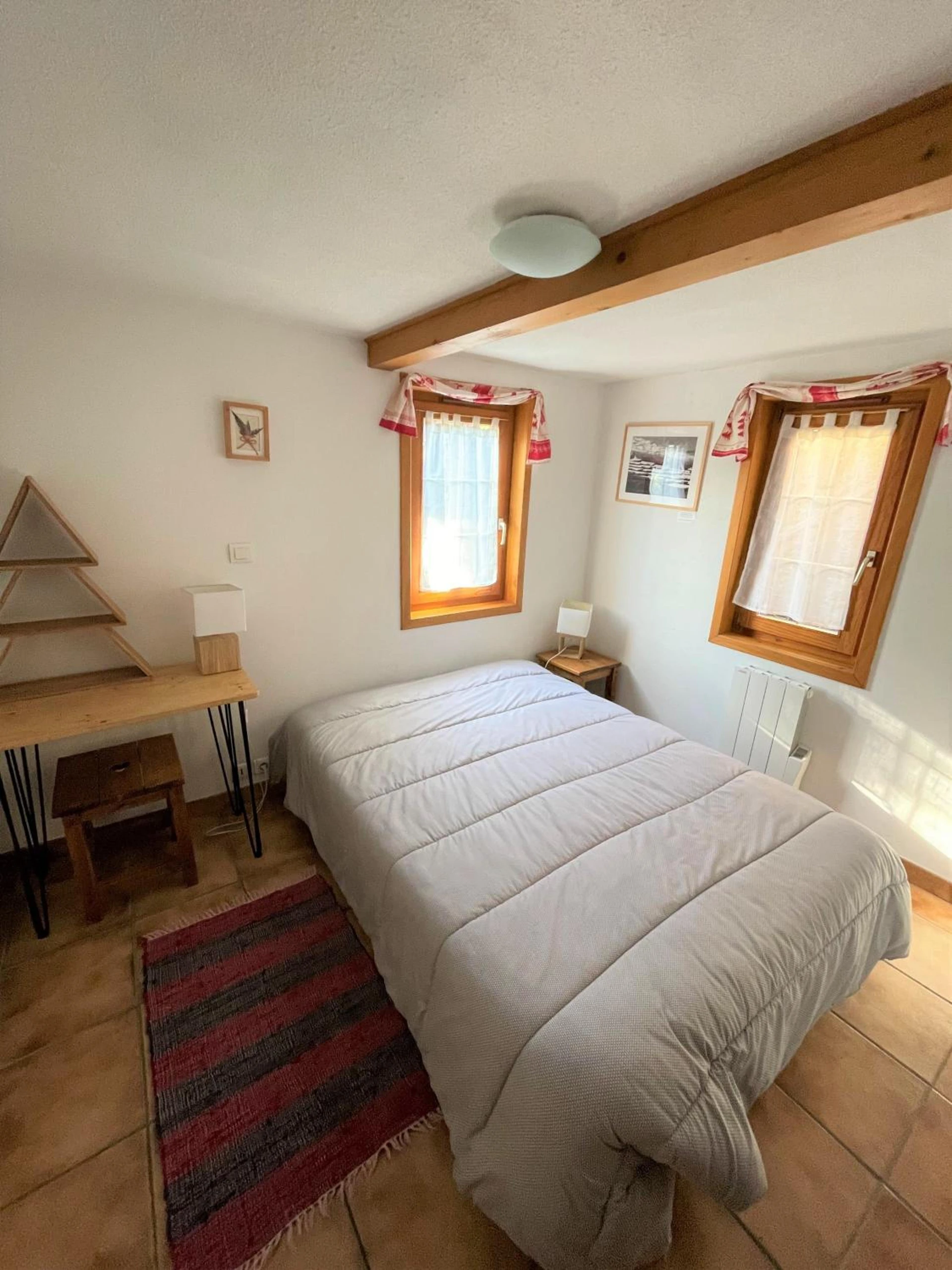 Chambre disponible pour un séminaire d'entreprise à "CHALET LES ARAVIS" chalet et Appartements - Le Grand-Bornand
