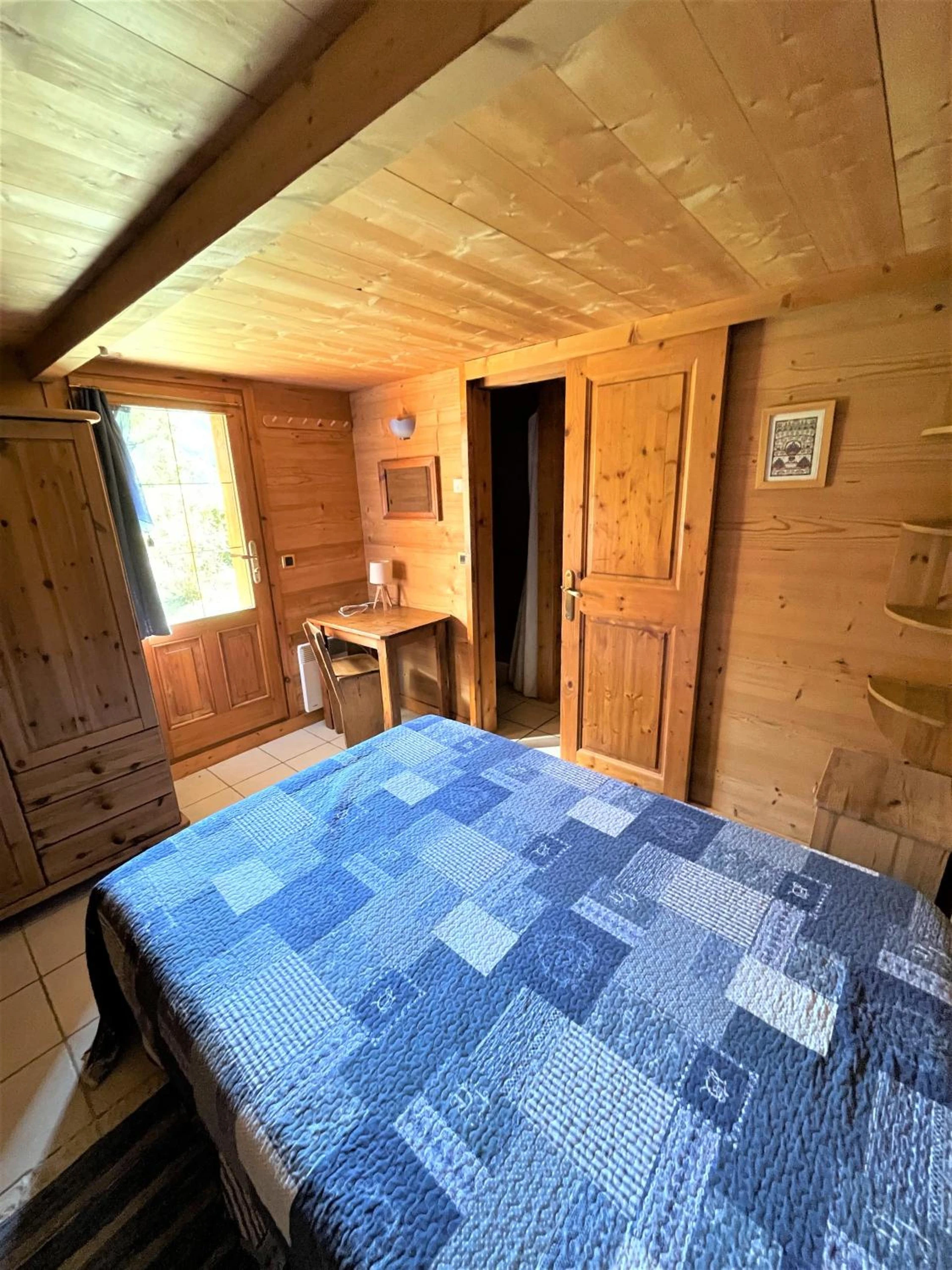 Chambre disponible pour un séminaire d'entreprise à "CHALET LES ARAVIS" chalet et Appartements - Le Grand-Bornand