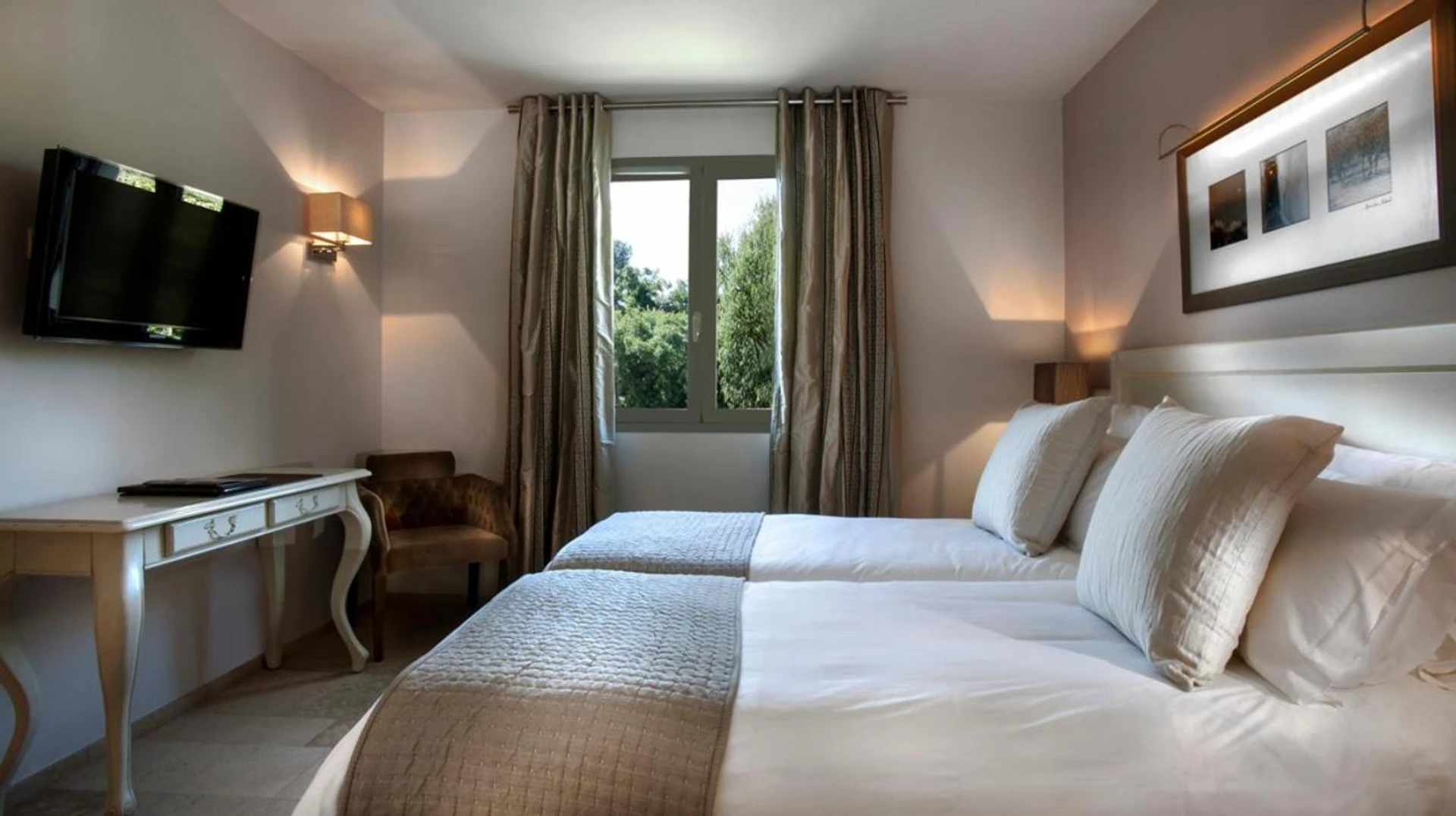 Chambre disponible pour un séminaire d'entreprise à Résidence Hôtelière 4 étoiles Les Mas du Grand Vallon - Mougins