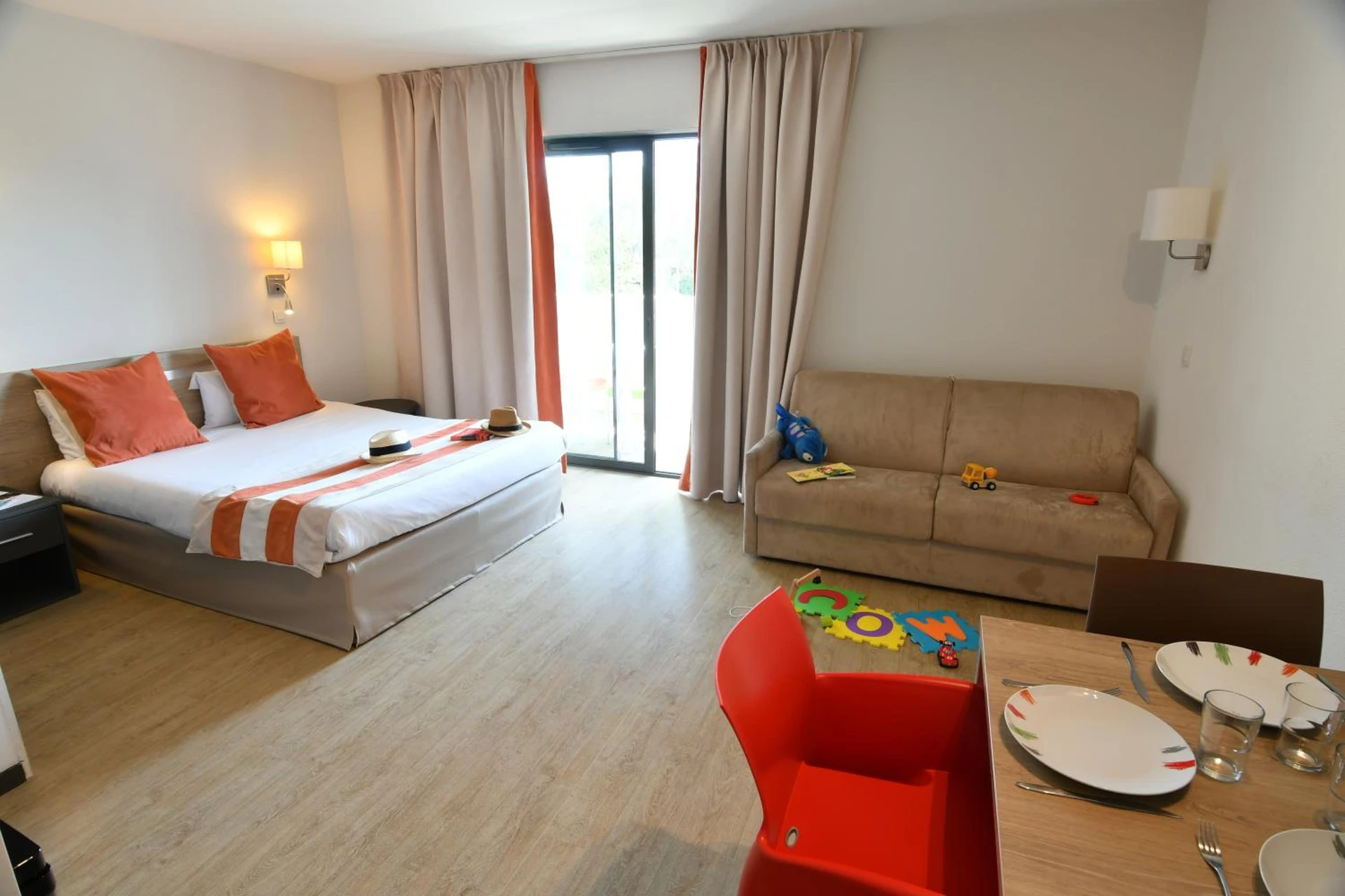 Magnifique chambre pour un séminaire d'entreprise à Appart-Hôtel Mer & Golf City Bordeaux - Bruges - Bruges