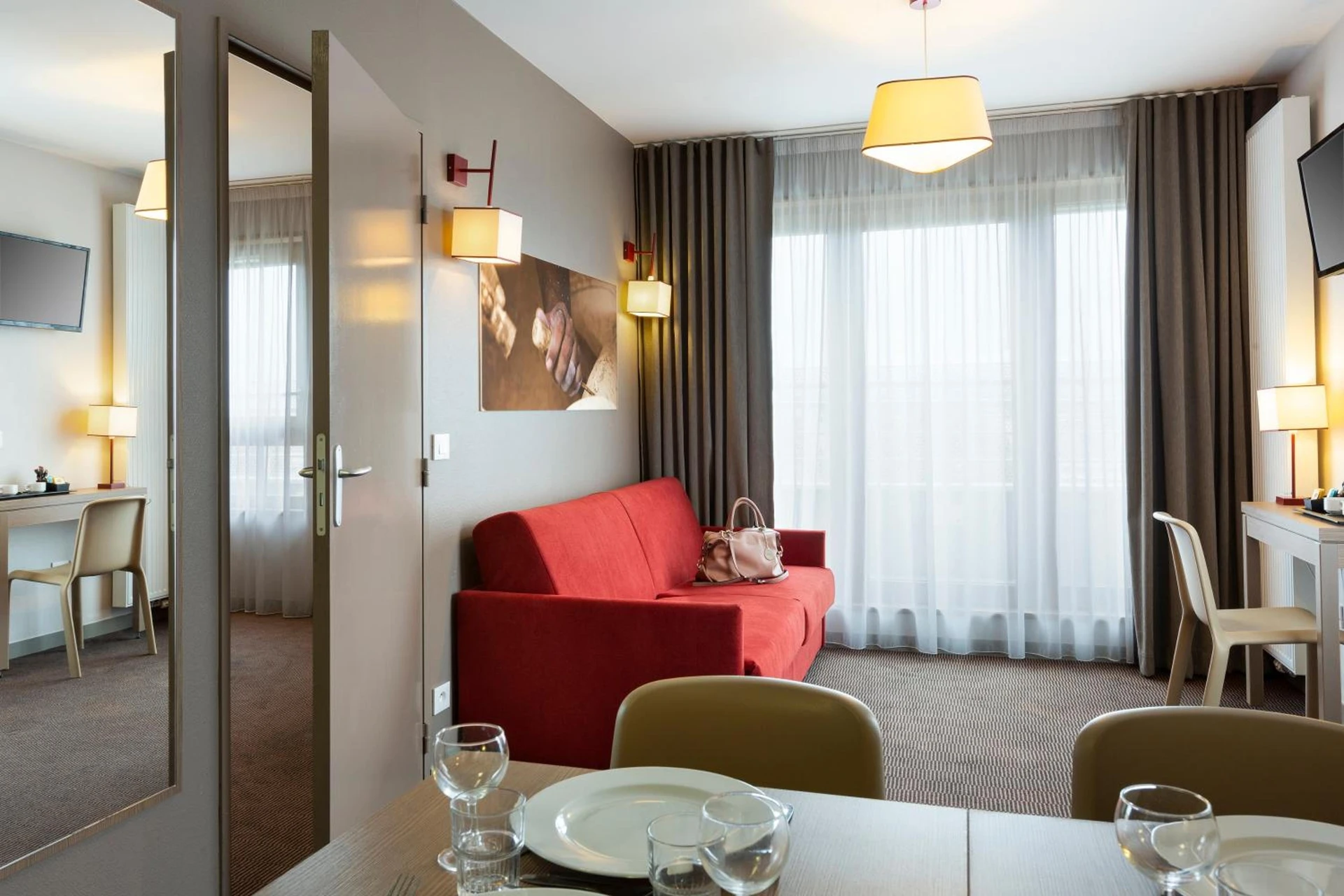 Chambre disponible pour un séminaire d'entreprise à Nehô Suites Porte de Genève - Gare Annemasse - Annemasse